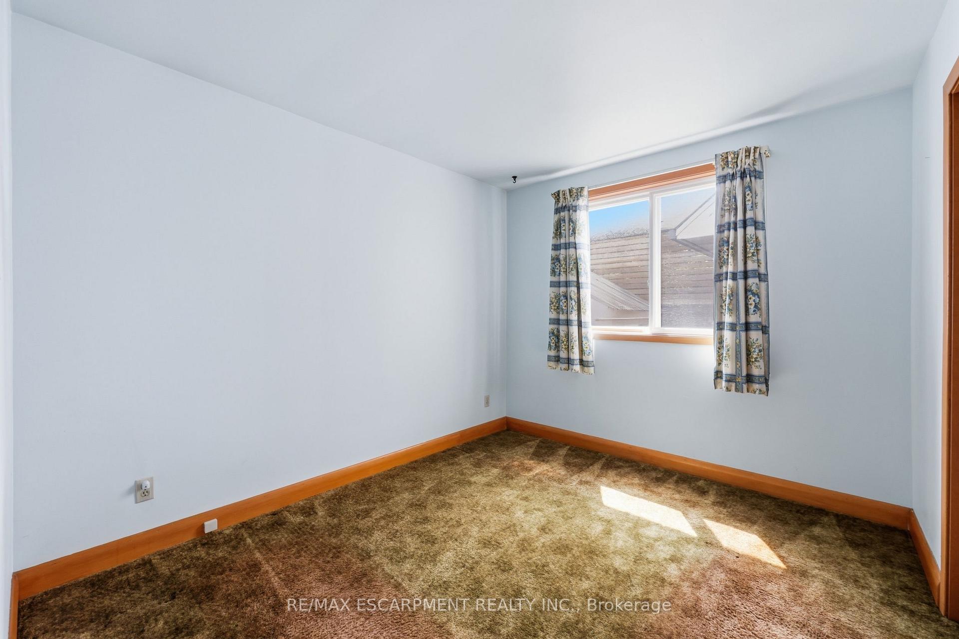 Photo 16 of 522 Enfield Road, Burlington, LaSalle — HOMEH