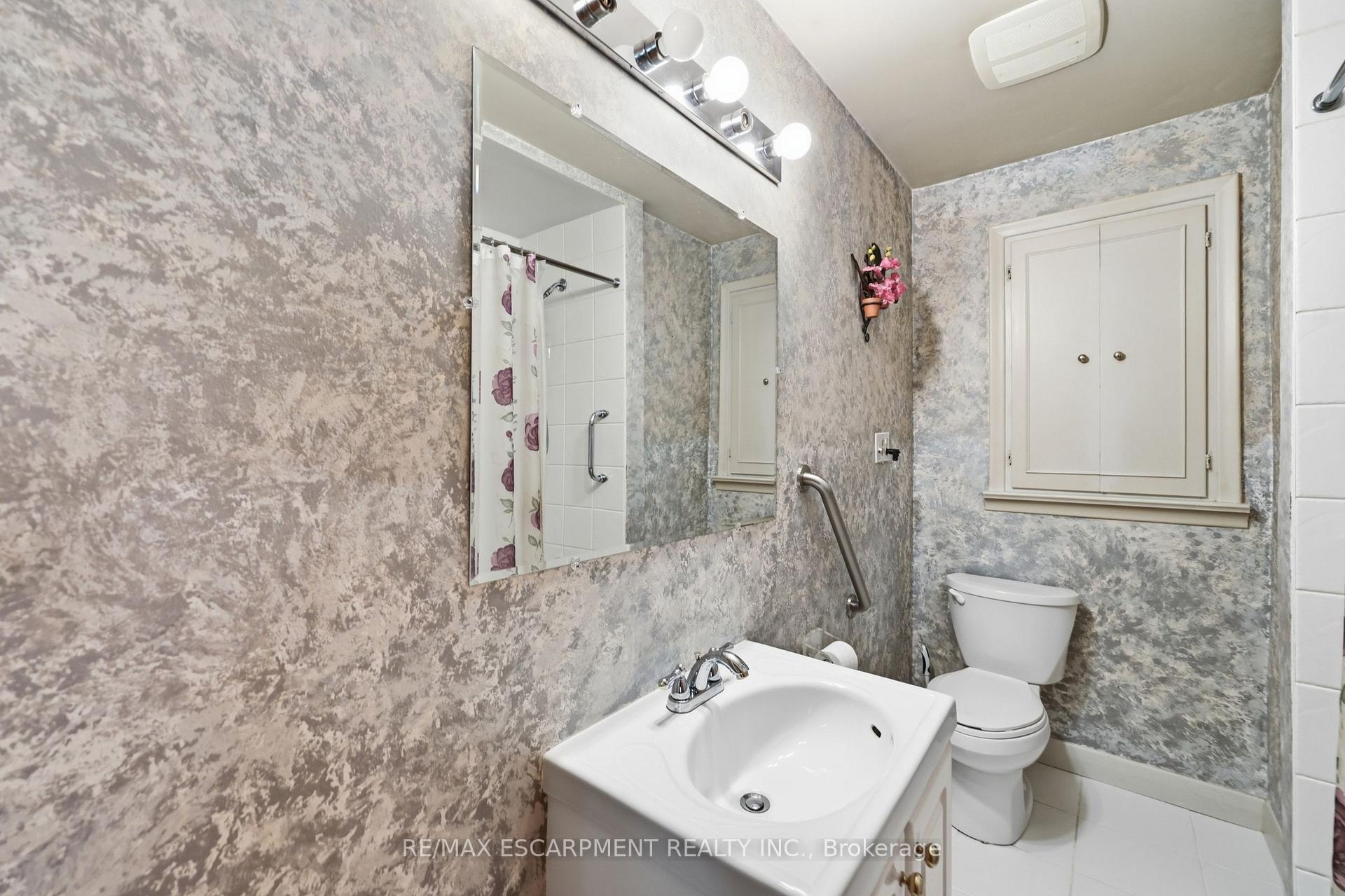 Photo 19 of 522 Enfield Road, Burlington, LaSalle — HOMEH