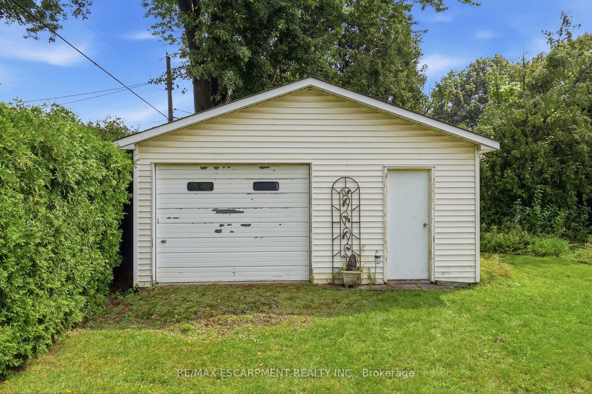 Photo 25 of 522 Enfield Road, Burlington, LaSalle — HOMEH
