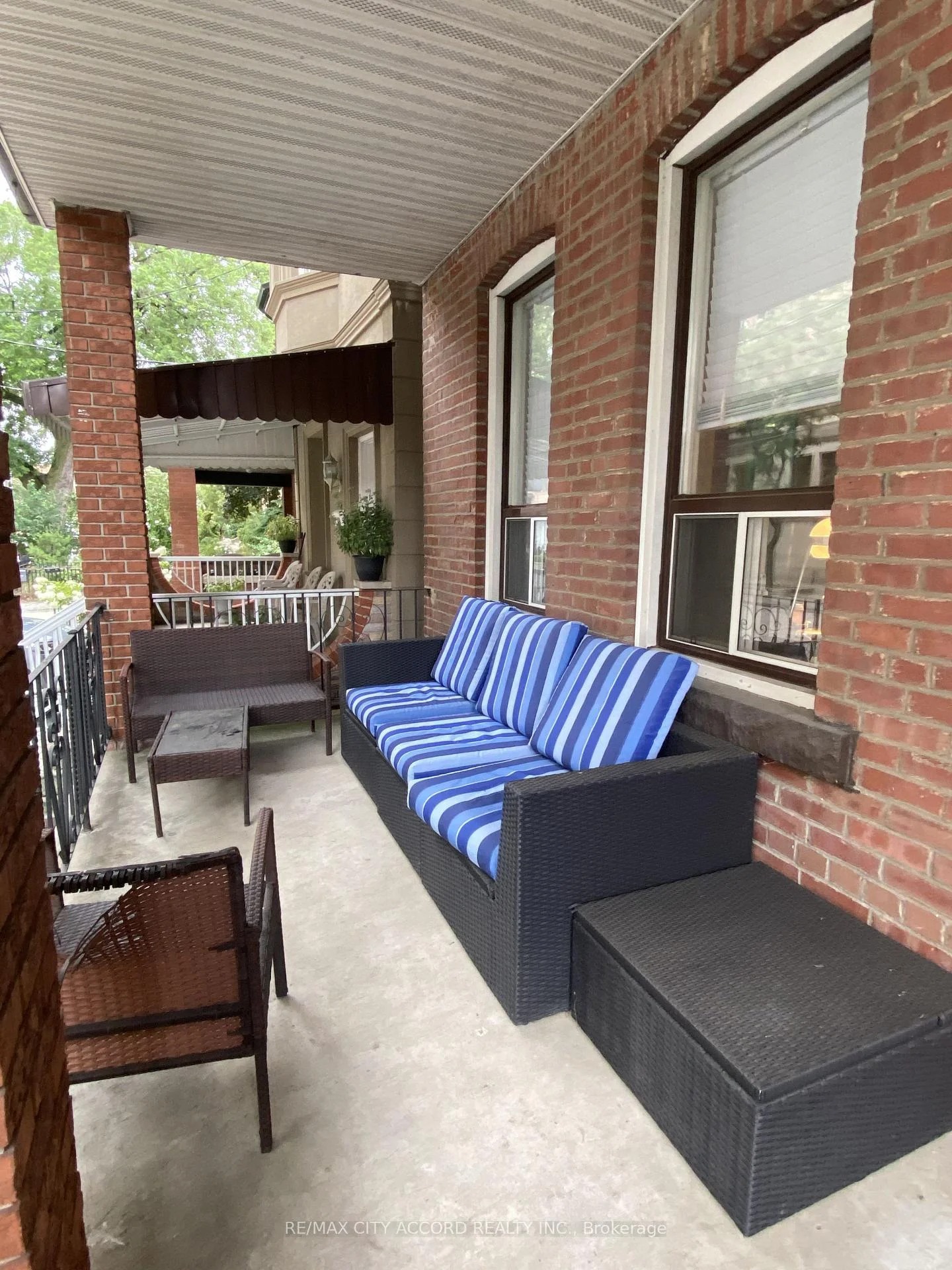 Photo 2 of Unit Main Floor, 282 Gladstone Avenue, Toronto, Little Portugal — HOMEH
