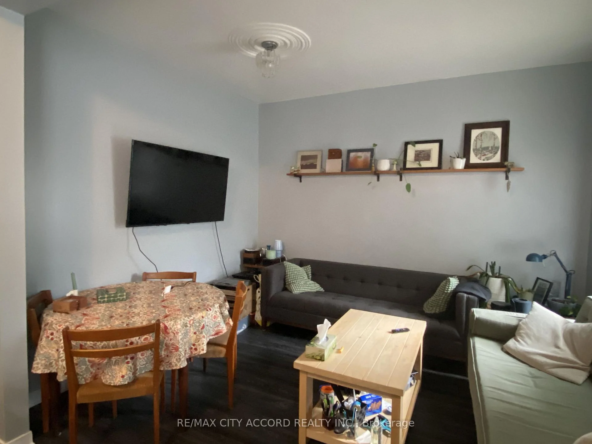 Photo 4 of Unit Main Floor, 282 Gladstone Avenue, Toronto, Little Portugal — HOMEH