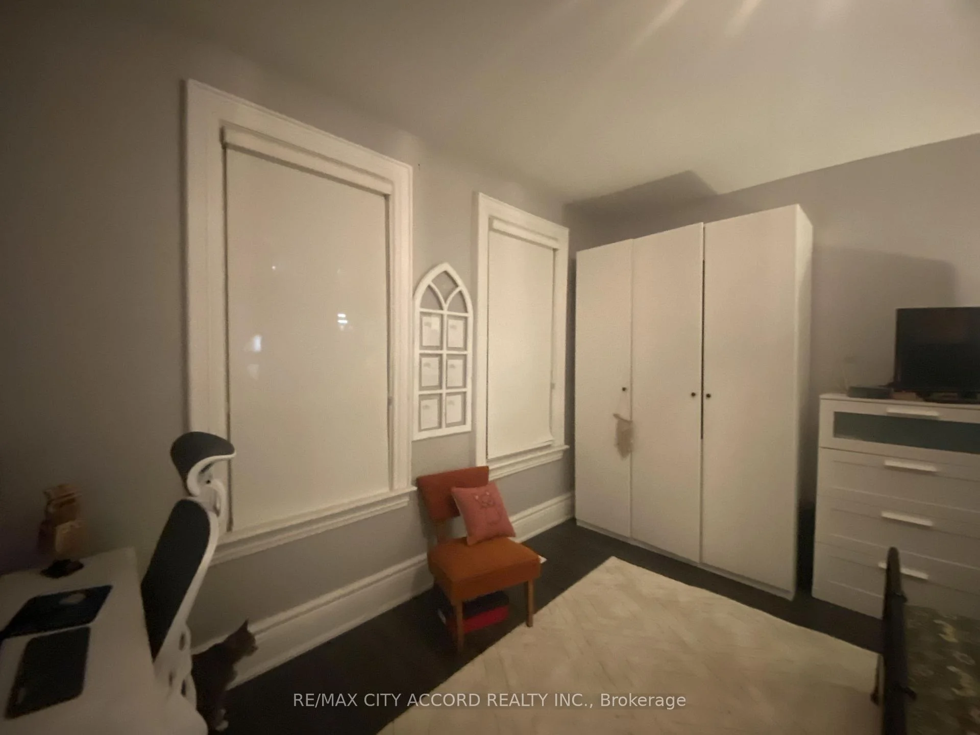 Photo 5 of Unit Main Floor, 282 Gladstone Avenue, Toronto, Little Portugal — HOMEH