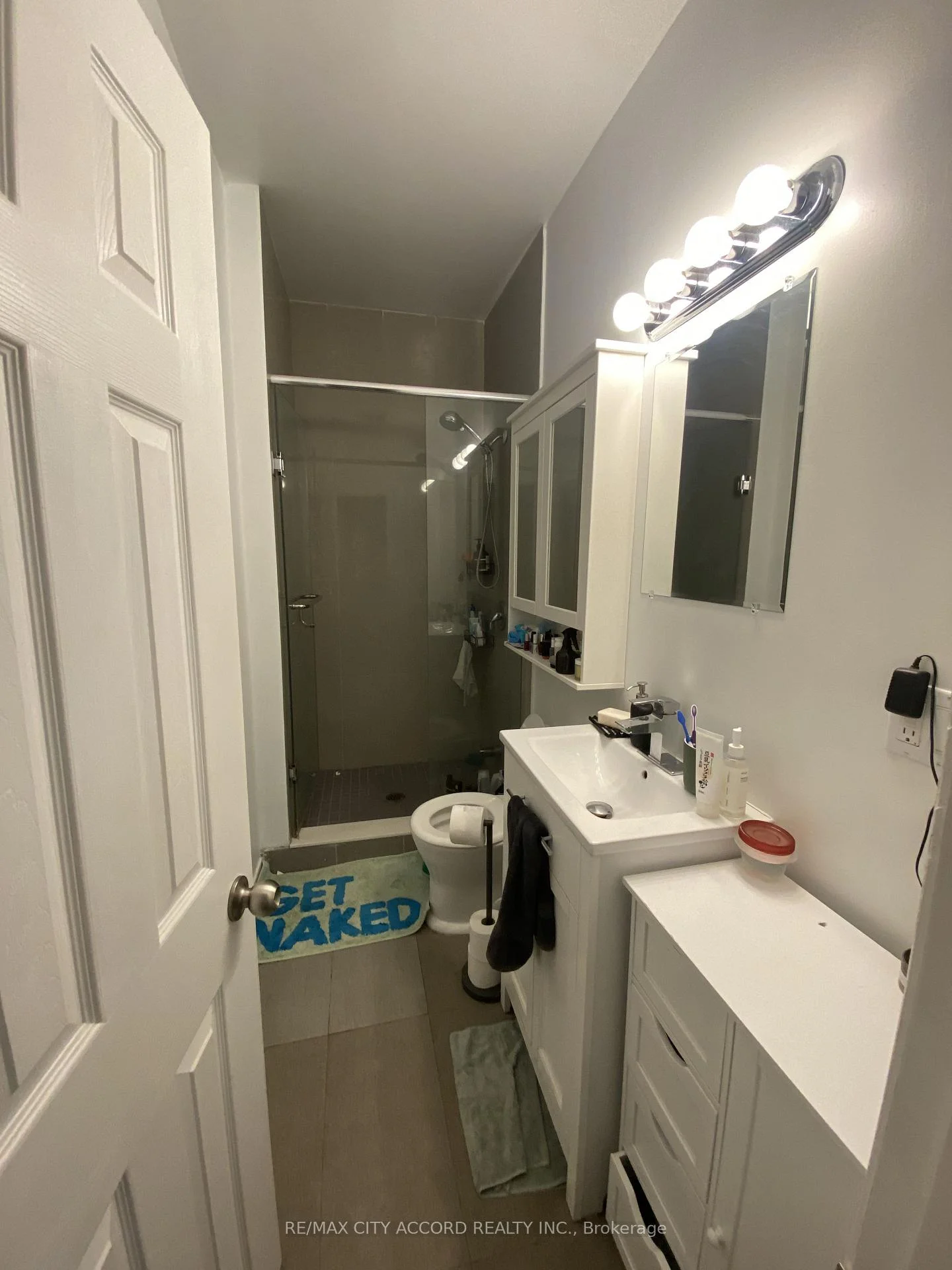 Photo 6 of Unit Main Floor, 282 Gladstone Avenue, Toronto, Little Portugal — HOMEH