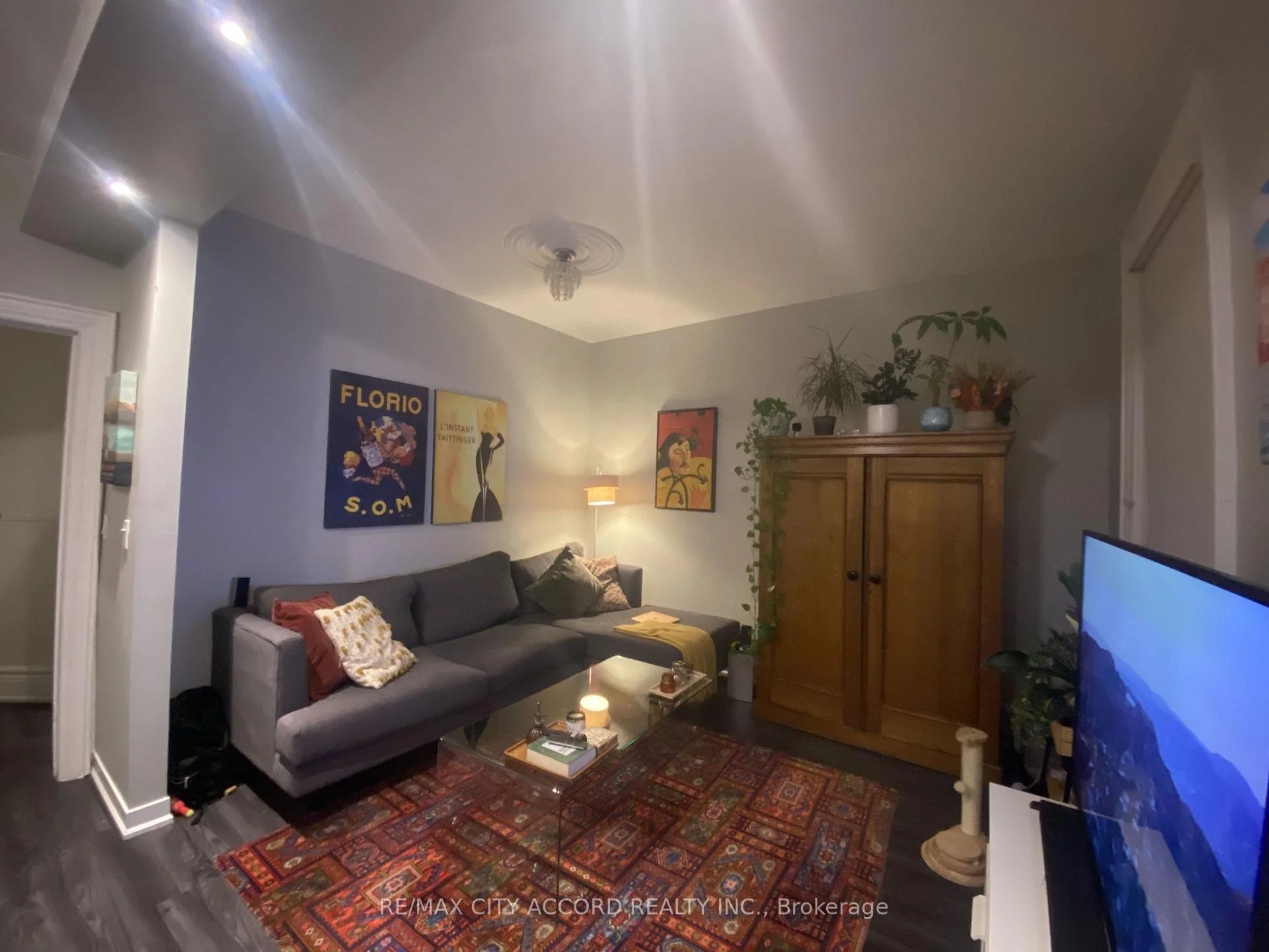 Photo 7 of Unit Main Floor, 282 Gladstone Avenue, Toronto, Little Portugal — HOMEH