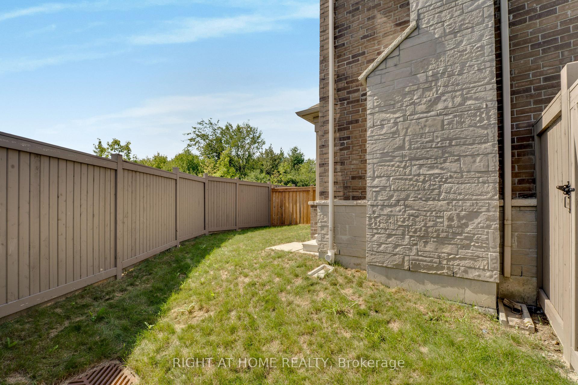 Photo 32 of 6 Savino Drive, Brampton, Heart Lake West — HOMEH