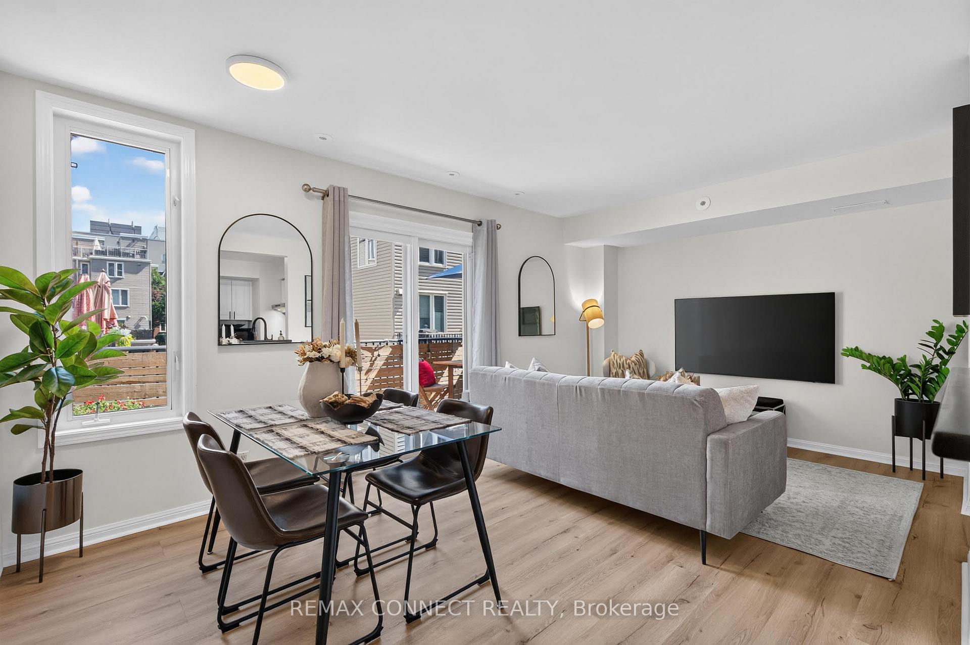 Photo 3 of 7B Crawford Street, Toronto, Niagara — HOMEH