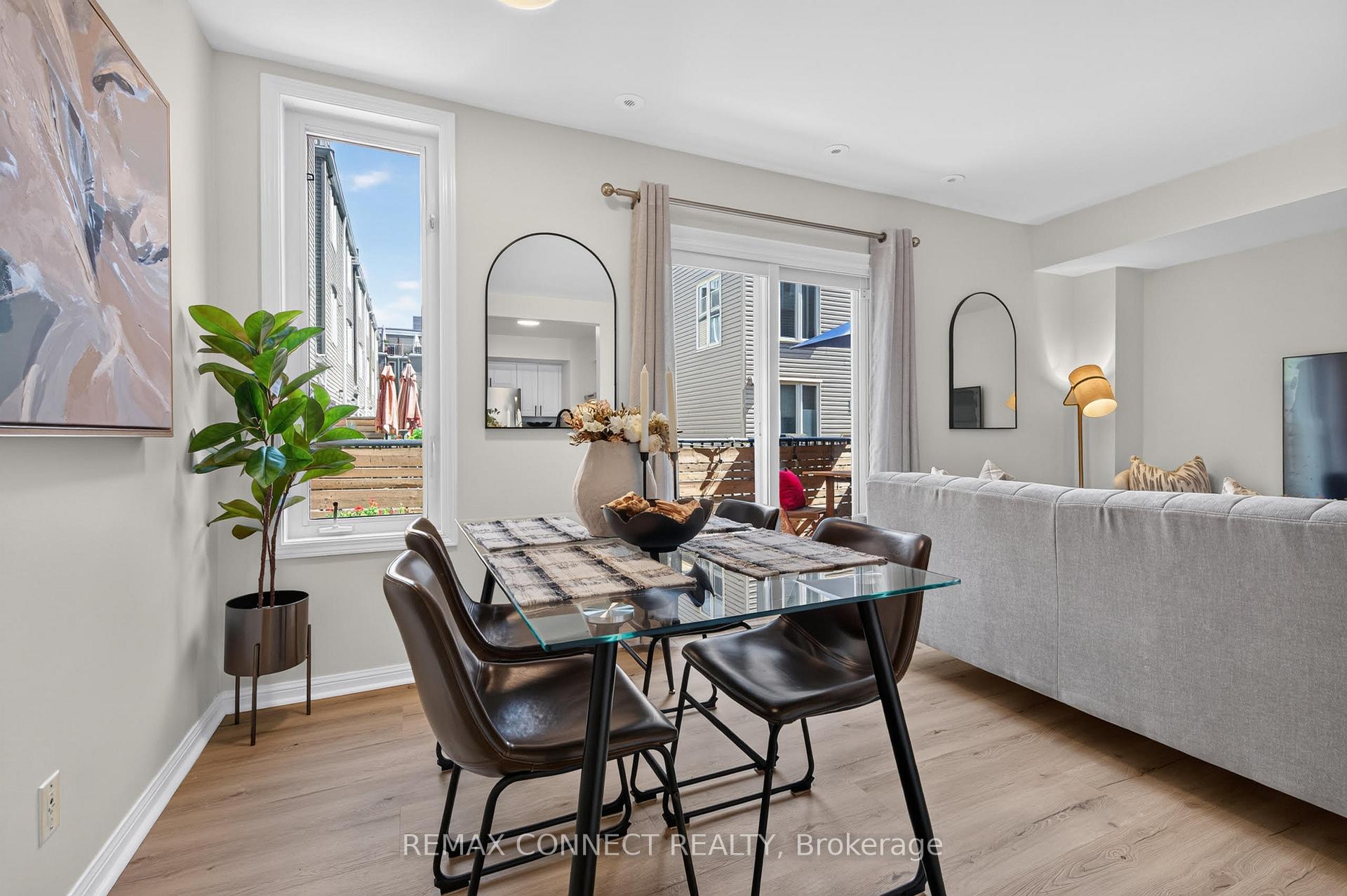 Photo 5 of 7B Crawford Street, Toronto, Niagara — HOMEH
