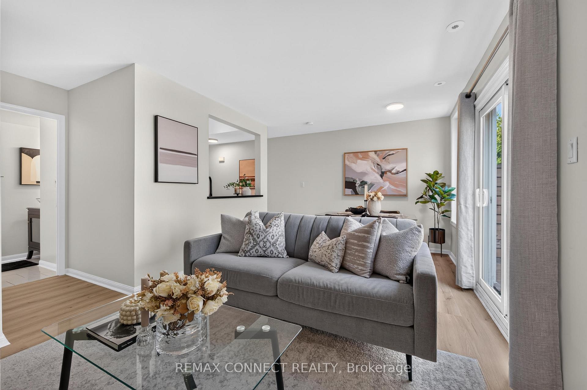 Photo 7 of 7B Crawford Street, Toronto, Niagara — HOMEH