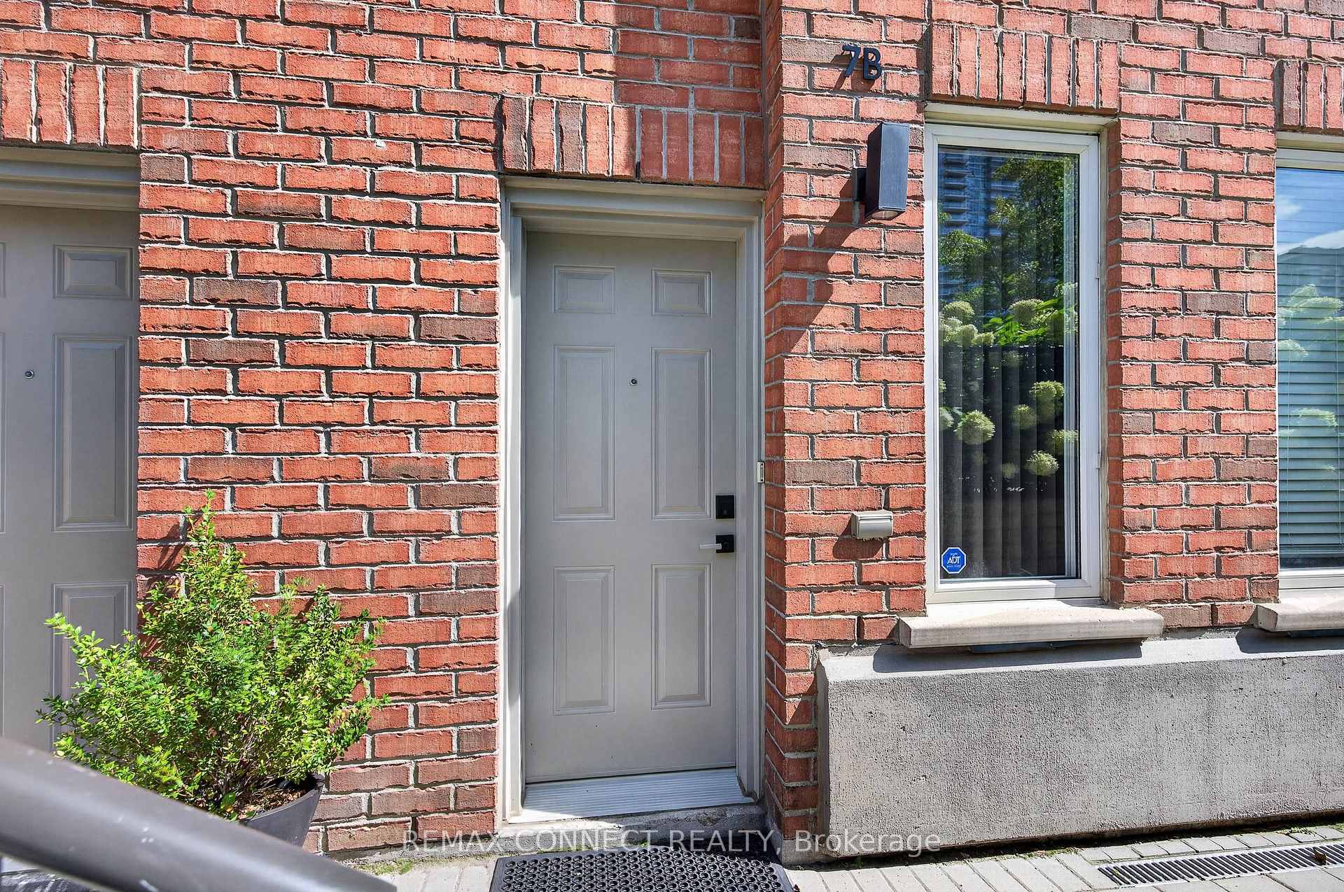 Photo 8 of 7B Crawford Street, Toronto, Niagara — HOMEH
