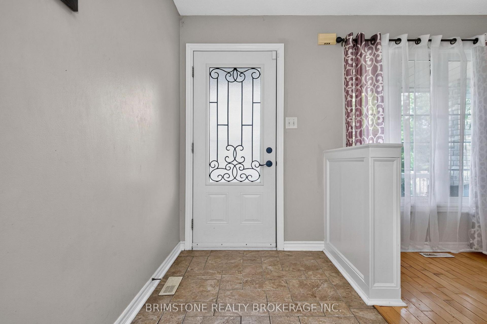 Photo 2 of 24 Stoneybrook Crescent, Barrie, Ardagh — HOMEH