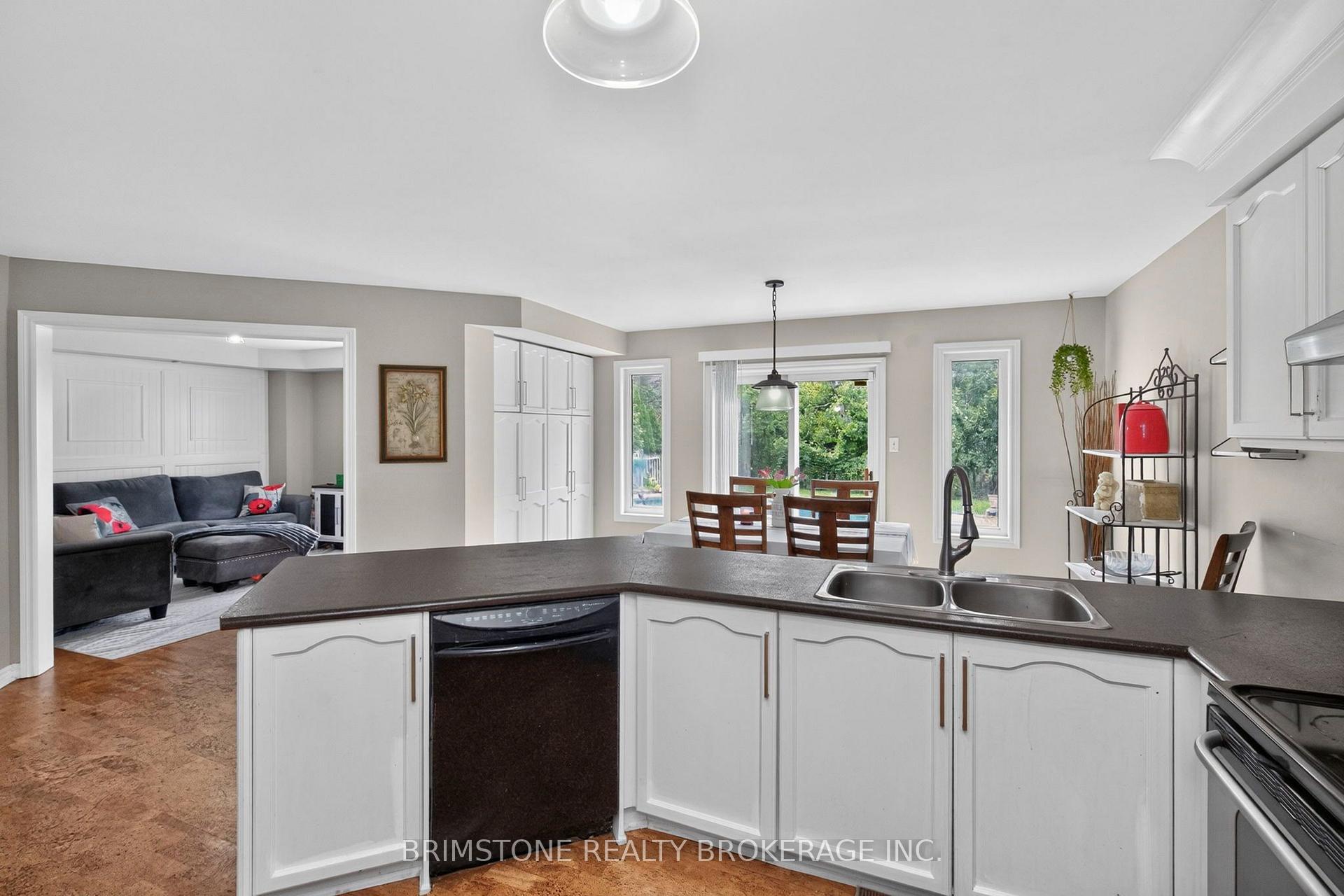 Photo 9 of 24 Stoneybrook Crescent, Barrie, Ardagh — HOMEH