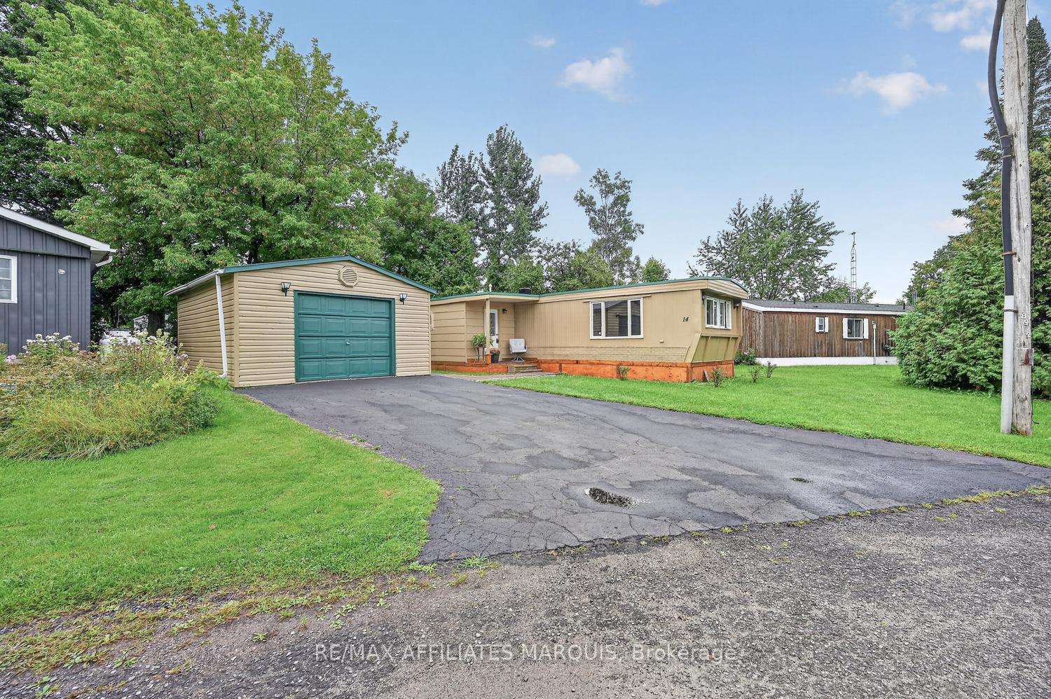 Photo 2 of 14 Saddle Avenue, Rideau Lakes, Rideau Lakes (South Elmsley) Twp — HOMEH