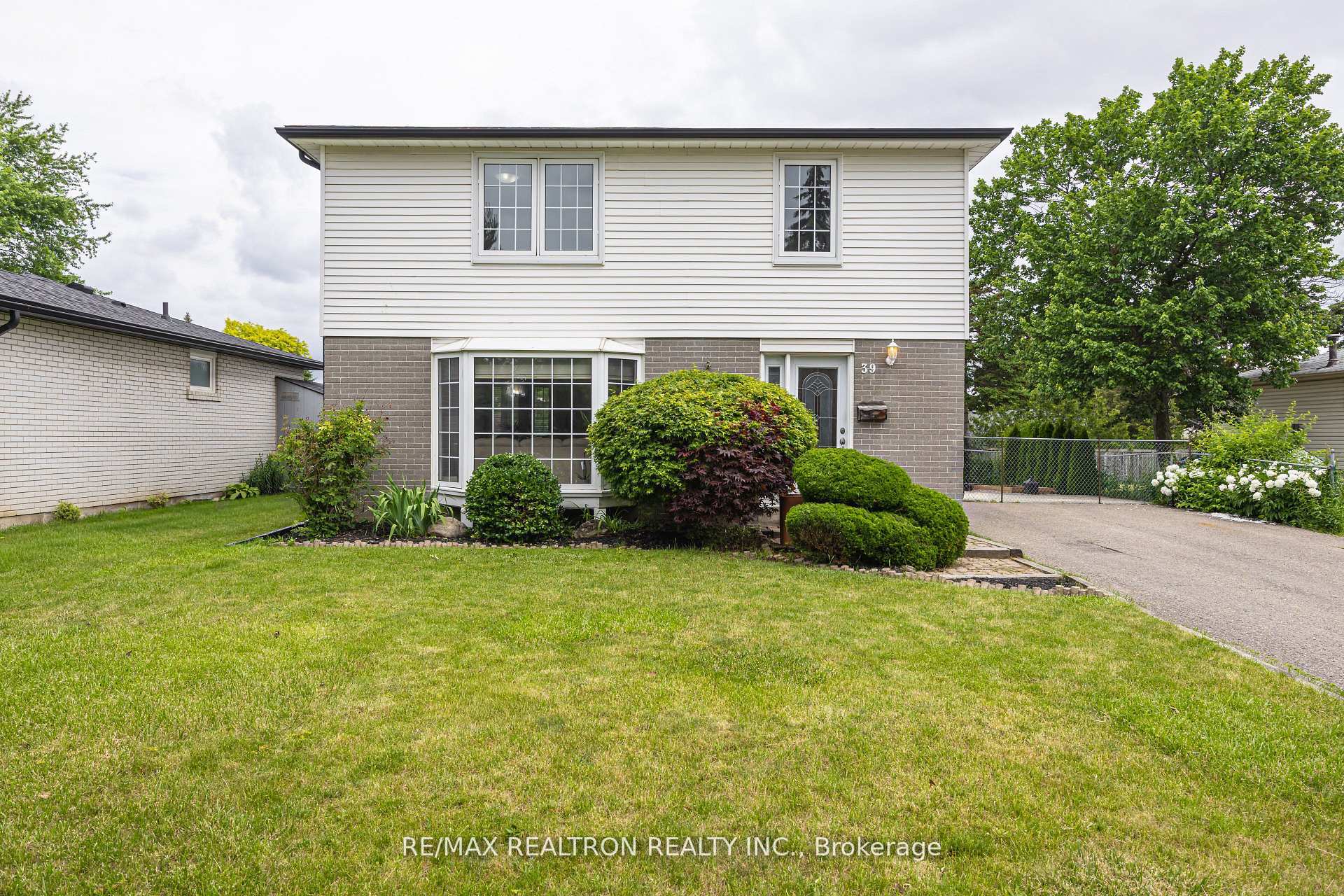 Photo 1 of 39 Deloraine Drive, Brampton, Southgate — HOMEH