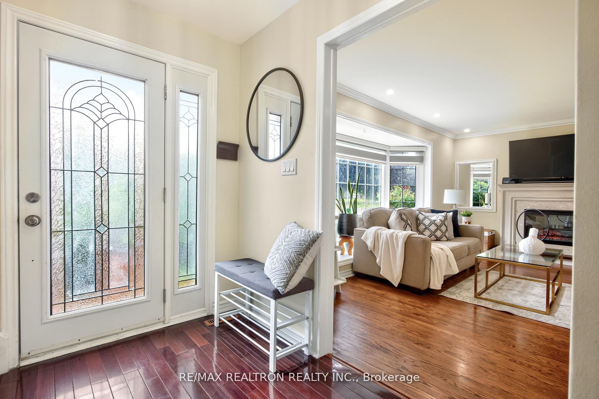 Photo 2 of 39 Deloraine Drive, Brampton, Southgate — HOMEH