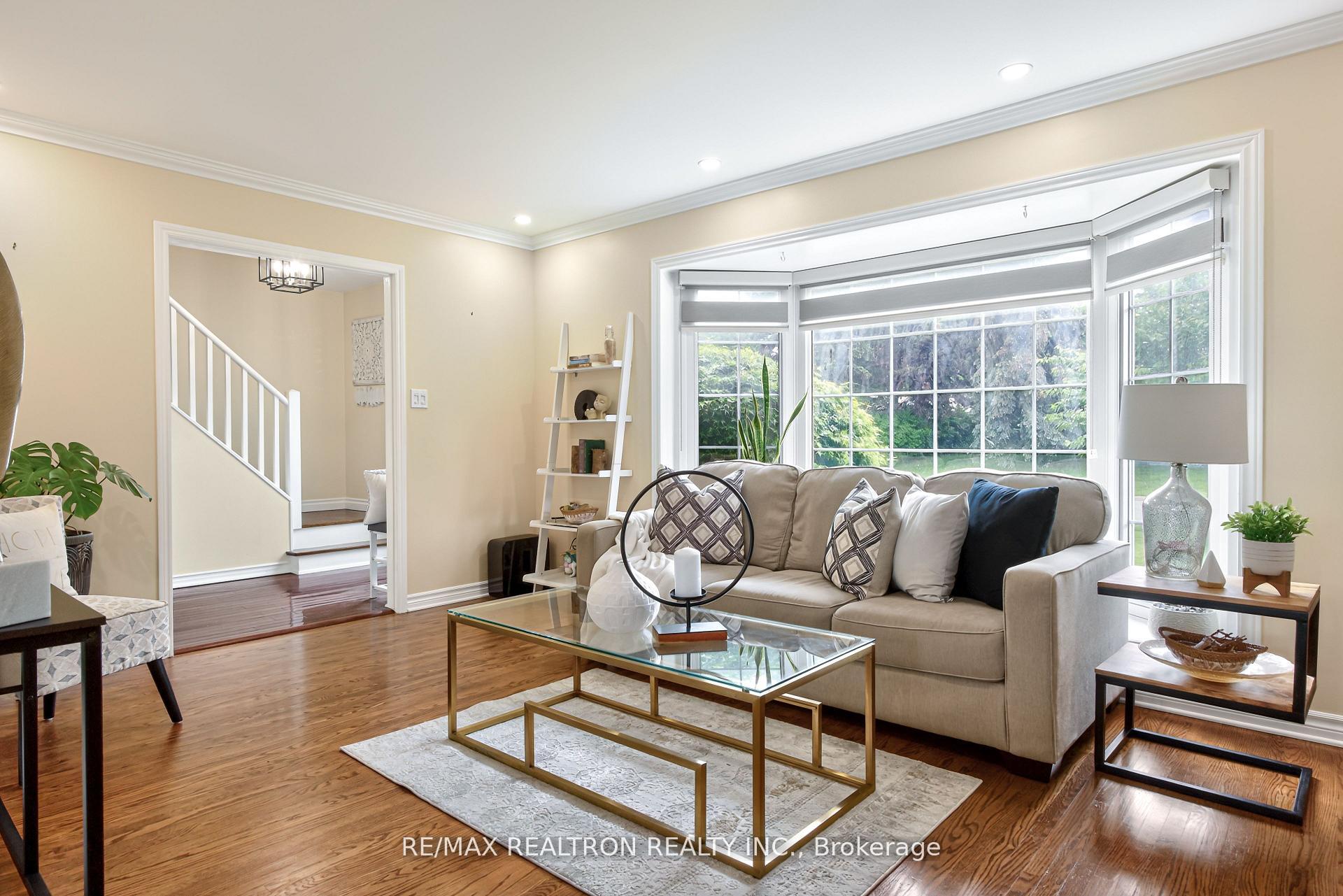 Photo 3 of 39 Deloraine Drive, Brampton, Southgate — HOMEH