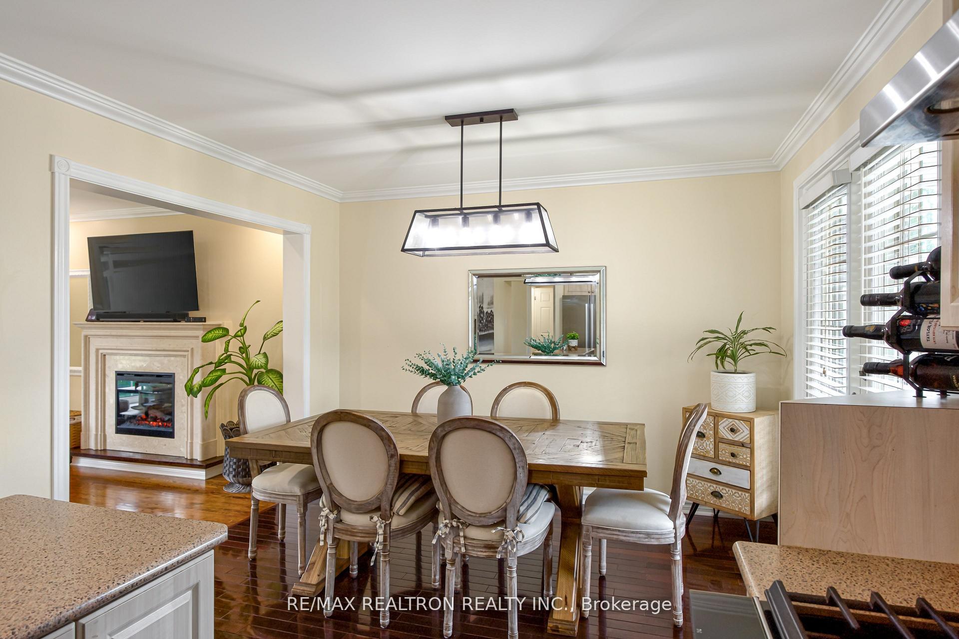 Photo 5 of 39 Deloraine Drive, Brampton, Southgate — HOMEH