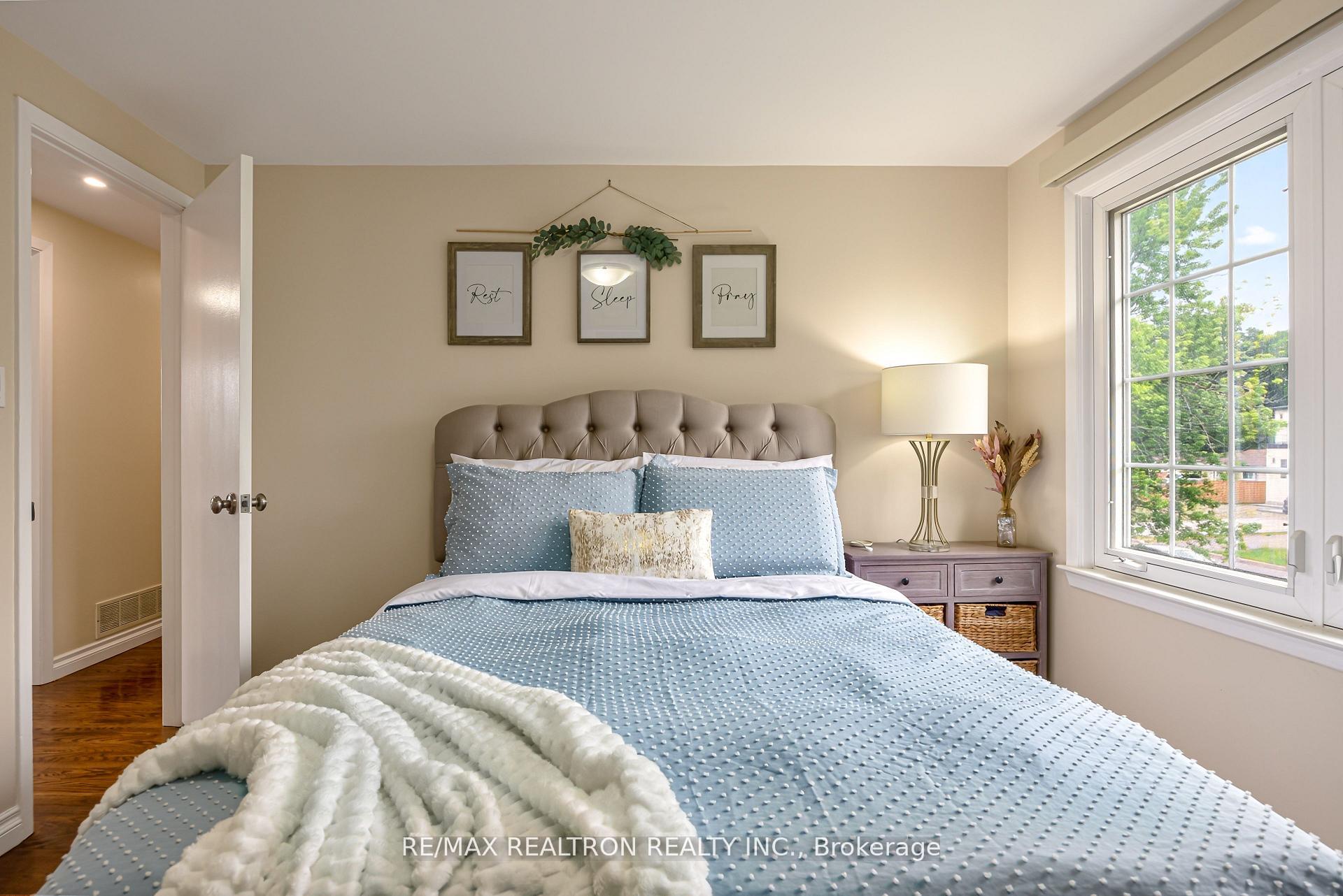 Photo 9 of 39 Deloraine Drive, Brampton, Southgate — HOMEH