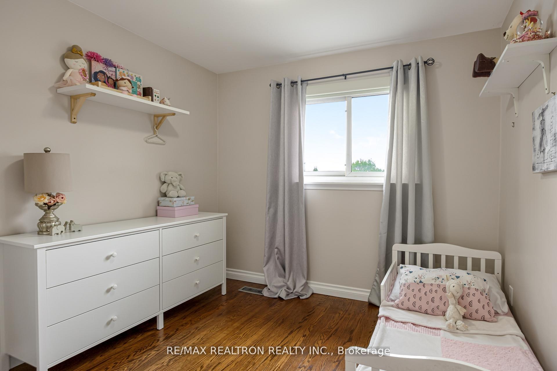 Photo 12 of 39 Deloraine Drive, Brampton, Southgate — HOMEH