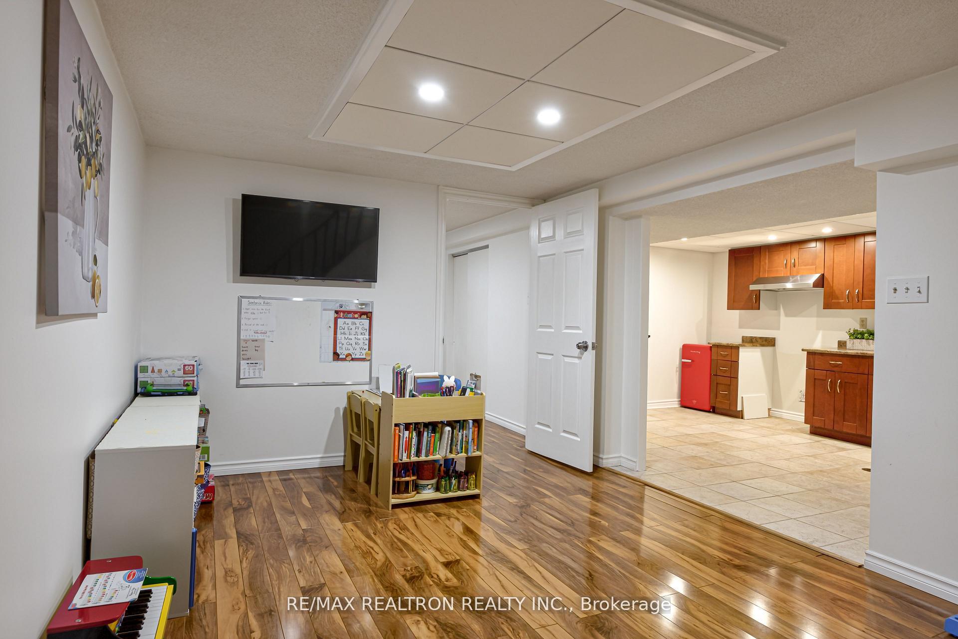Photo 13 of 39 Deloraine Drive, Brampton, Southgate — HOMEH