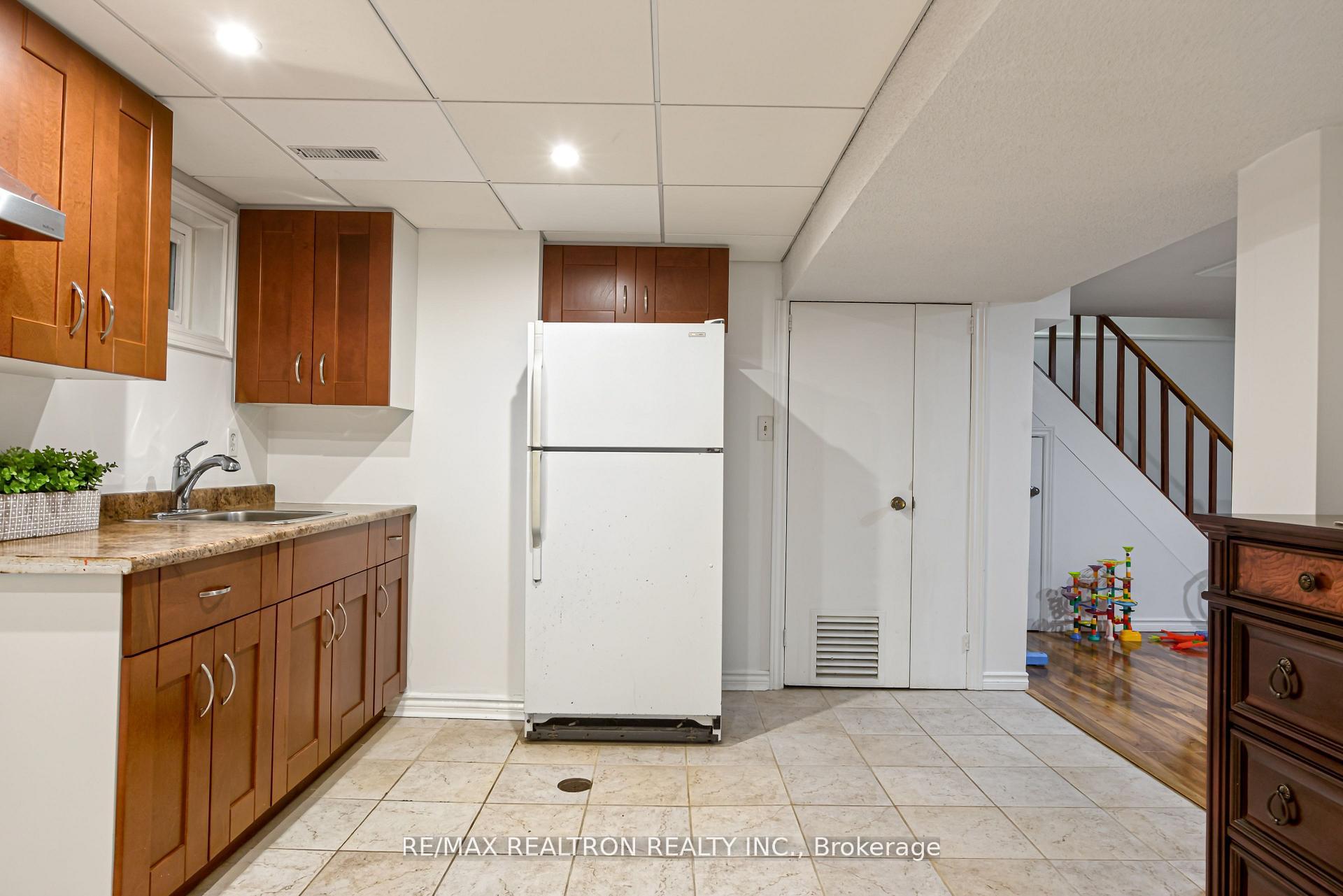 Photo 16 of 39 Deloraine Drive, Brampton, Southgate — HOMEH
