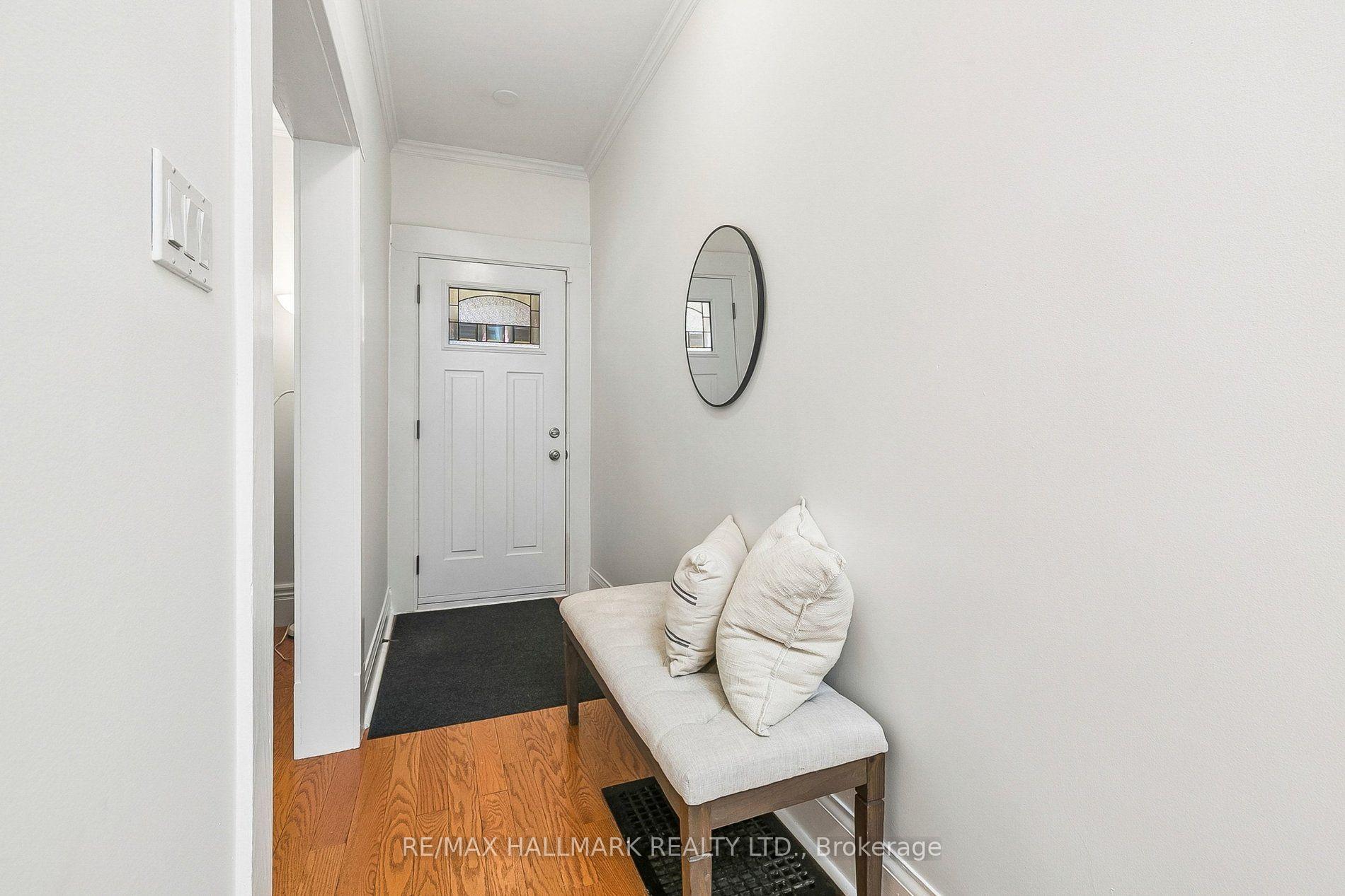 Photo 3 of 301 Waverley Road, Toronto, The Beaches — HOMEH