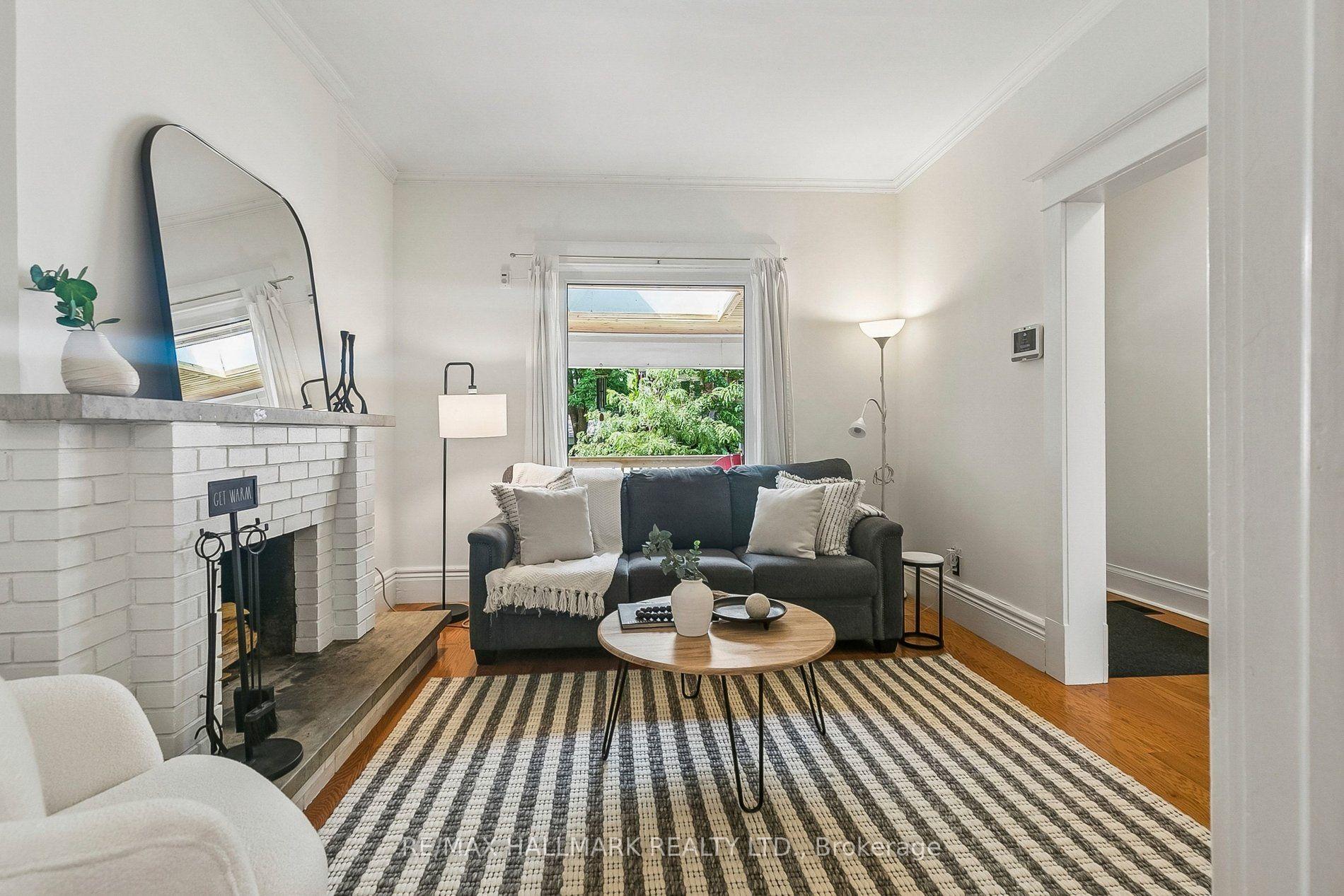 Photo 4 of 301 Waverley Road, Toronto, The Beaches — HOMEH