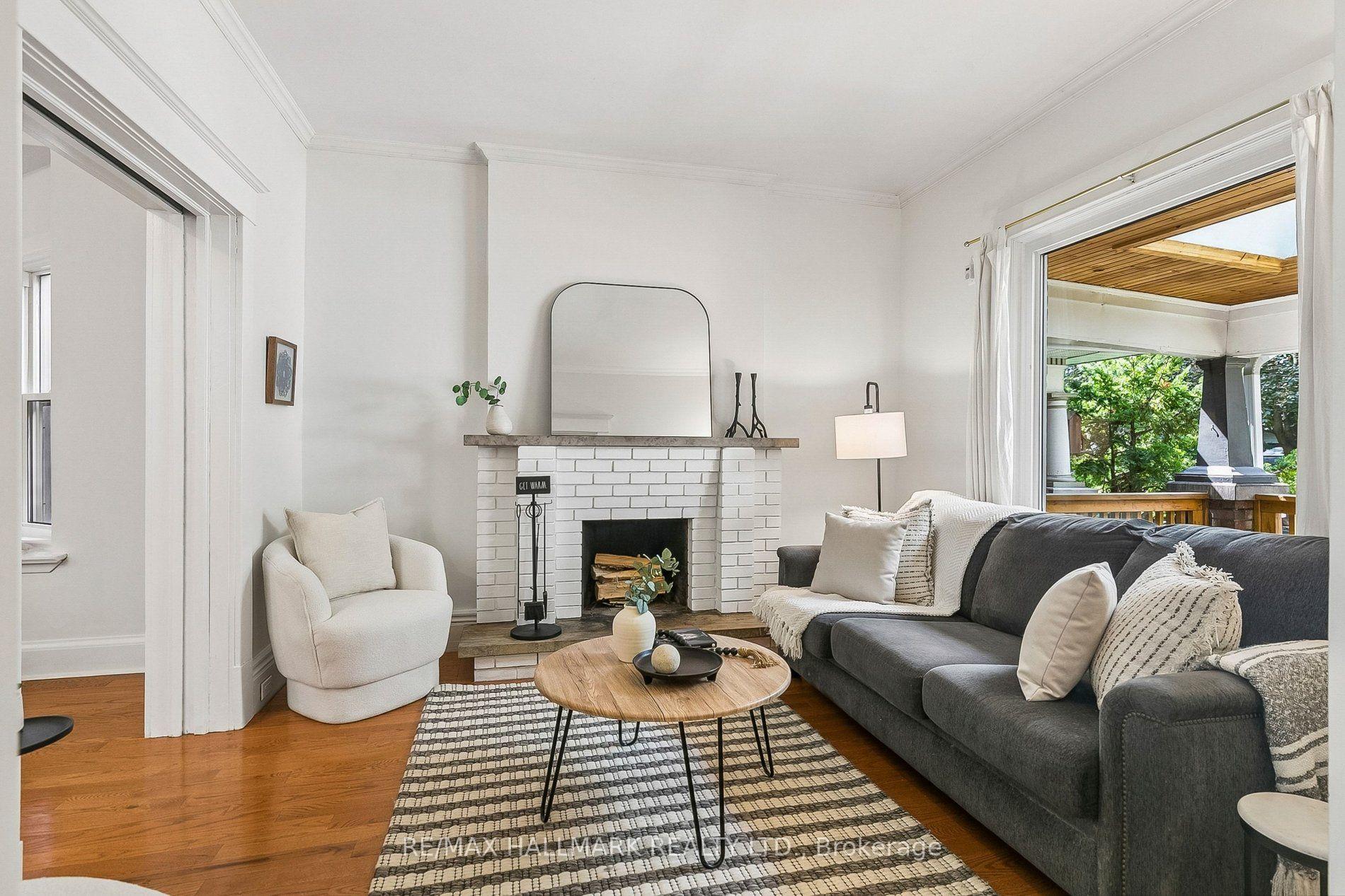Photo 5 of 301 Waverley Road, Toronto, The Beaches — HOMEH