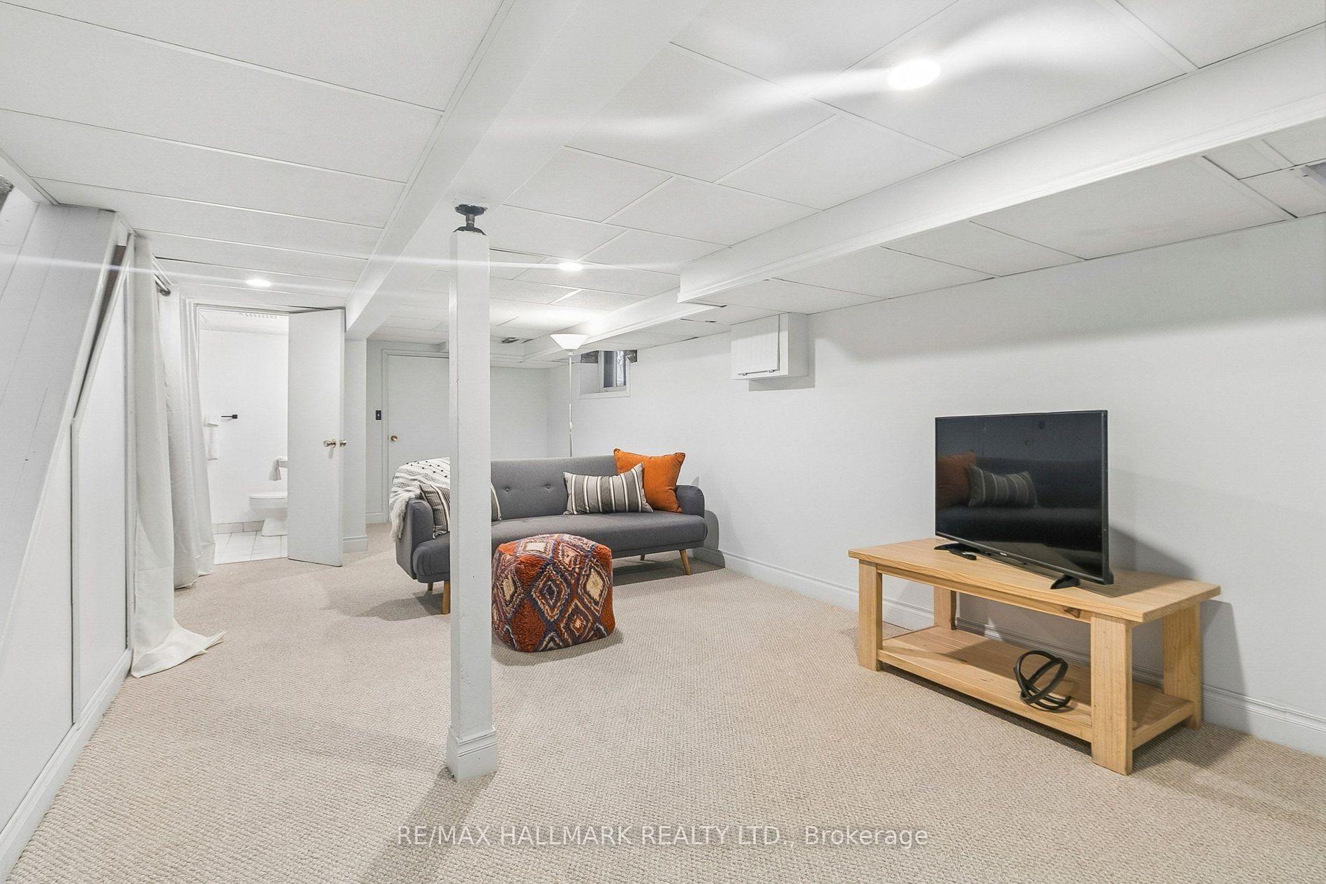 Photo 17 of 301 Waverley Road, Toronto, The Beaches — HOMEH