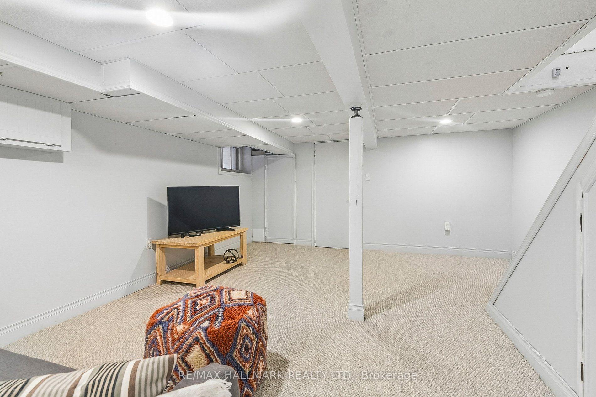 Photo 18 of 301 Waverley Road, Toronto, The Beaches — HOMEH