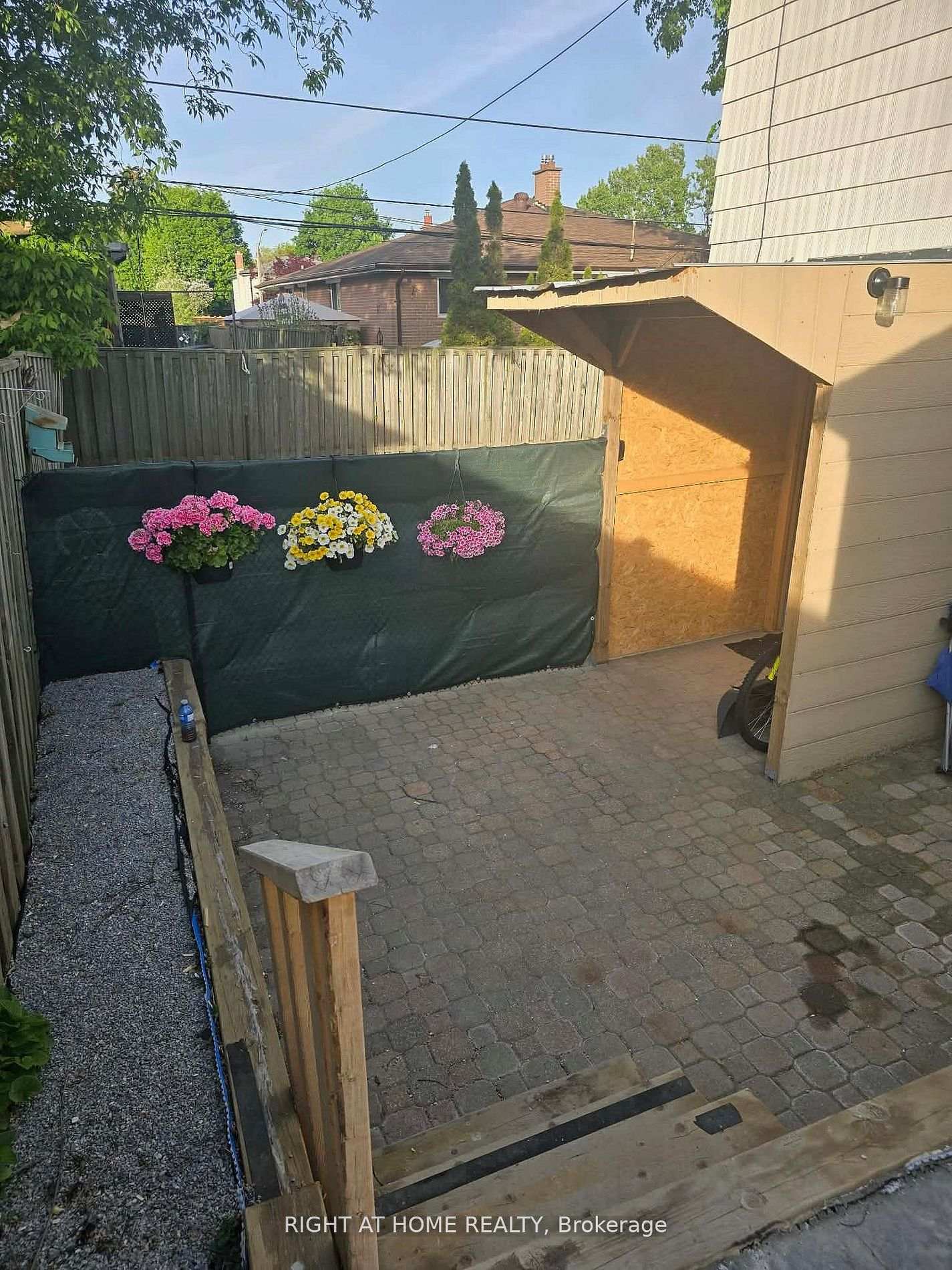 Photo 3 of 869 Grenoble Boulevard E, Pickering, Bay Ridges — HOMEH