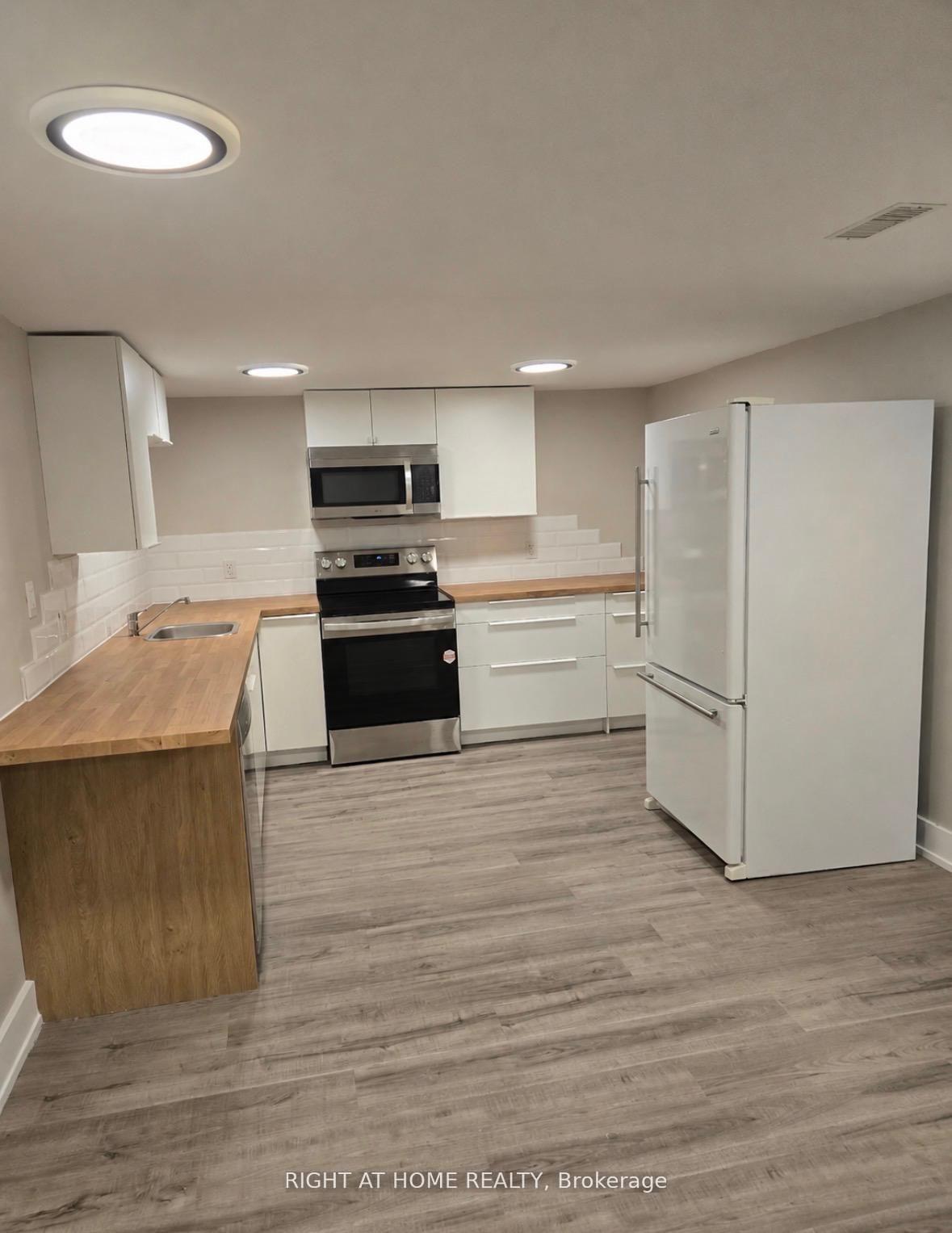 Photo 6 of 869 Grenoble Boulevard E, Pickering, Bay Ridges — HOMEH