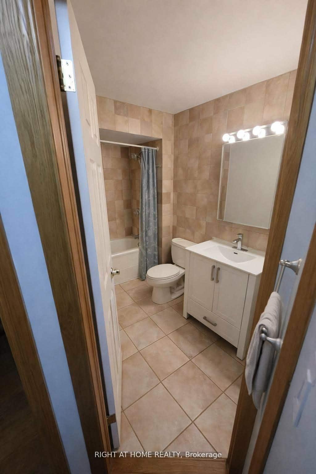 Photo 9 of 869 Grenoble Boulevard E, Pickering, Bay Ridges — HOMEH