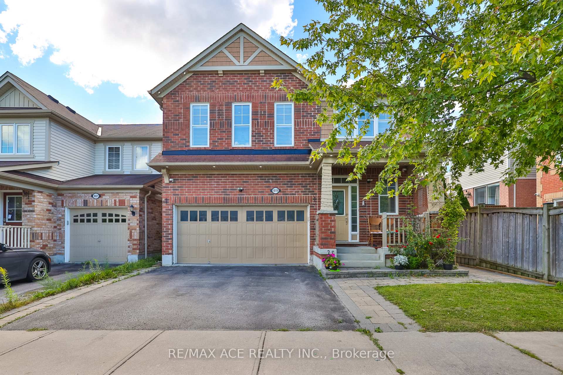 Photo 2 of 1819 Misthollow Drive, Pickering, Duffin Heights — HOMEH