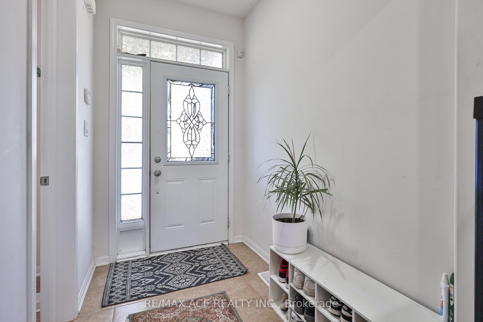 Photo 5 of 1819 Misthollow Drive, Pickering, Duffin Heights — HOMEH
