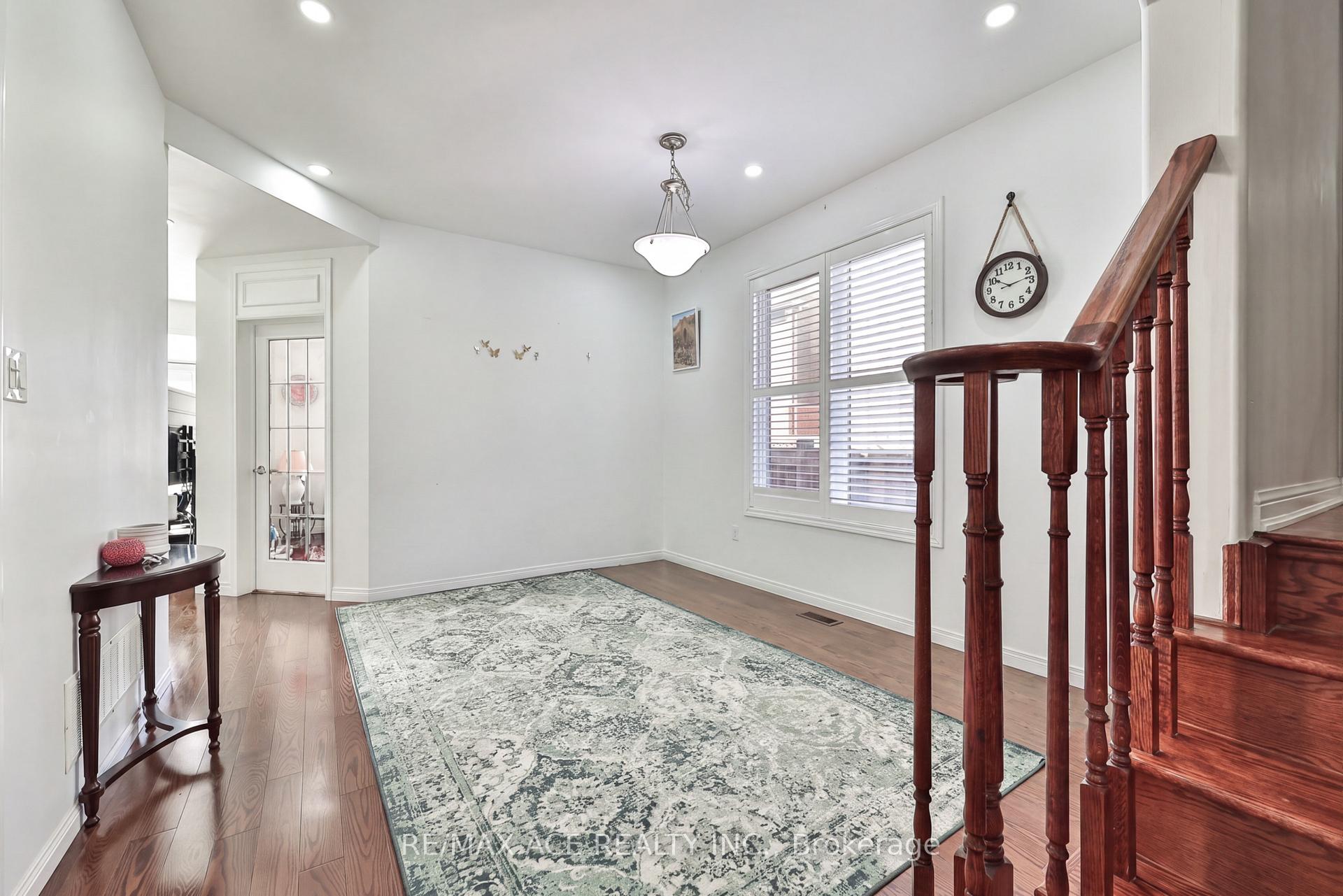Photo 7 of 1819 Misthollow Drive, Pickering, Duffin Heights — HOMEH