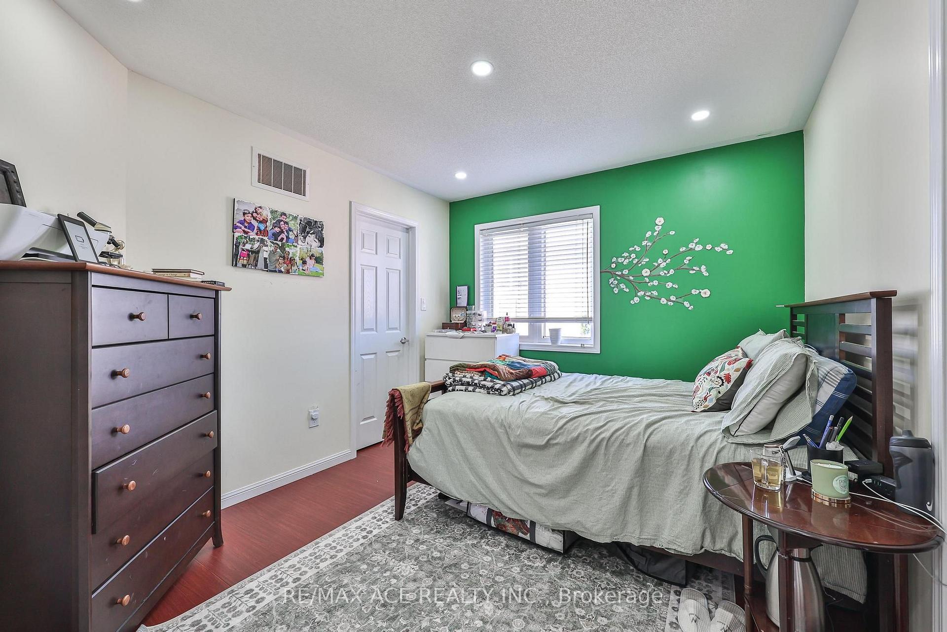 Photo 14 of 1819 Misthollow Drive, Pickering, Duffin Heights — HOMEH