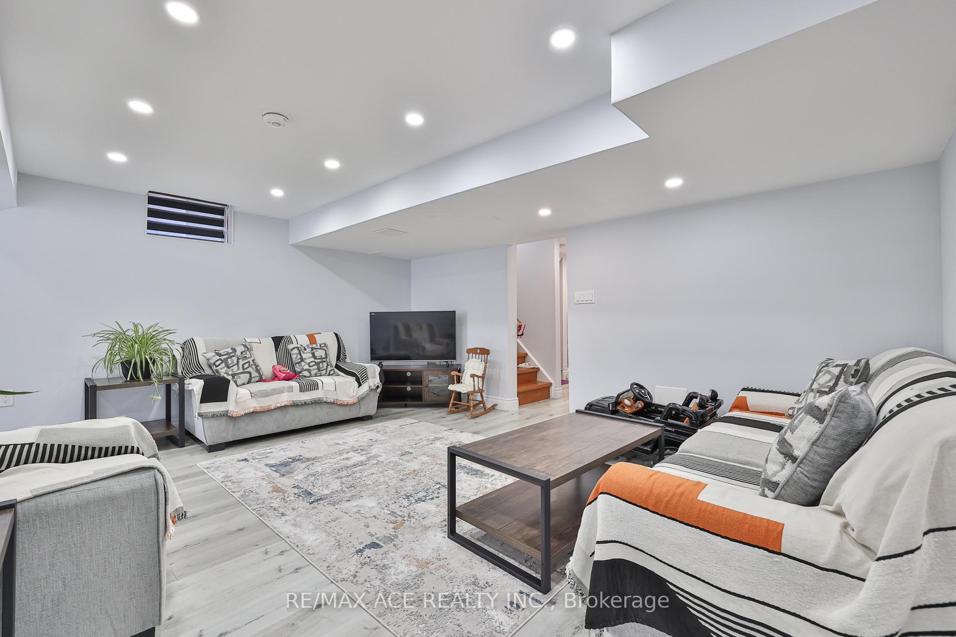 Photo 25 of 1819 Misthollow Drive, Pickering, Duffin Heights — HOMEH