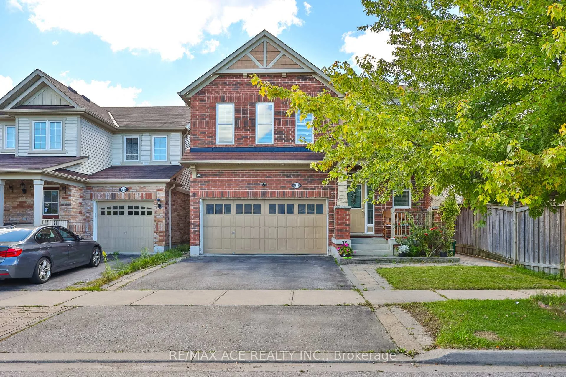Photo 3 of 1819 Misthollow Drive, Pickering, Duffin Heights — HOMEH