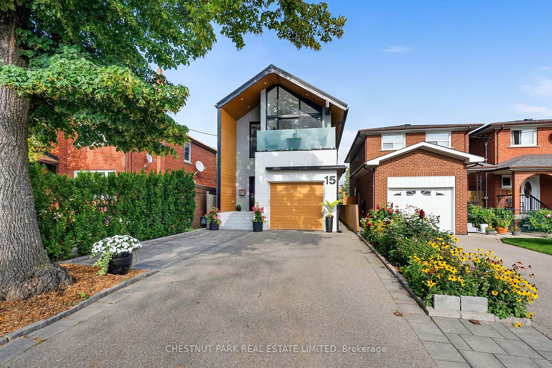 Photo 2 of 15 Nineteeth Street, Etobicoke, New Toronto — HOMEH