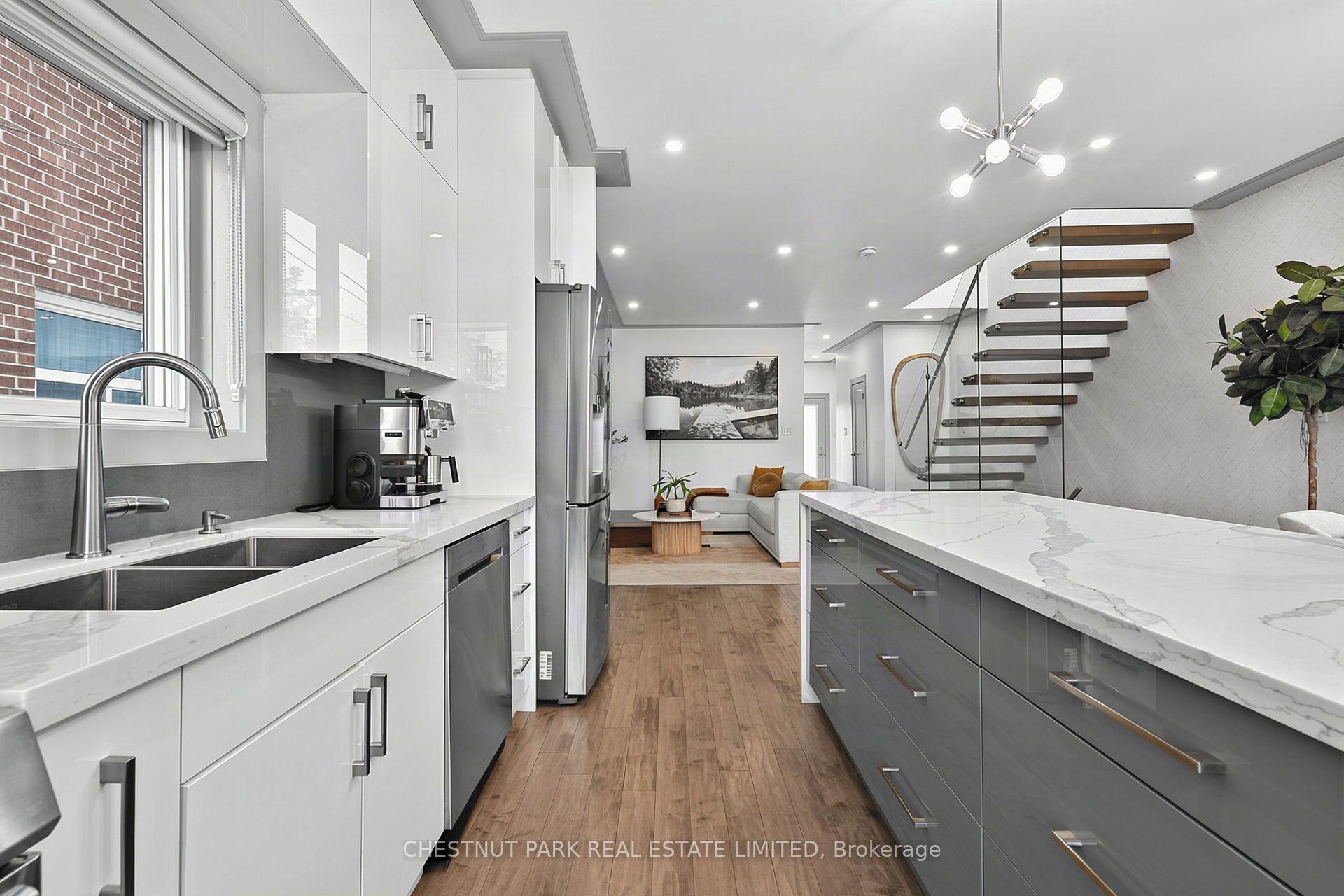 Photo 17 of 15 Nineteeth Street, Etobicoke, New Toronto — HOMEH