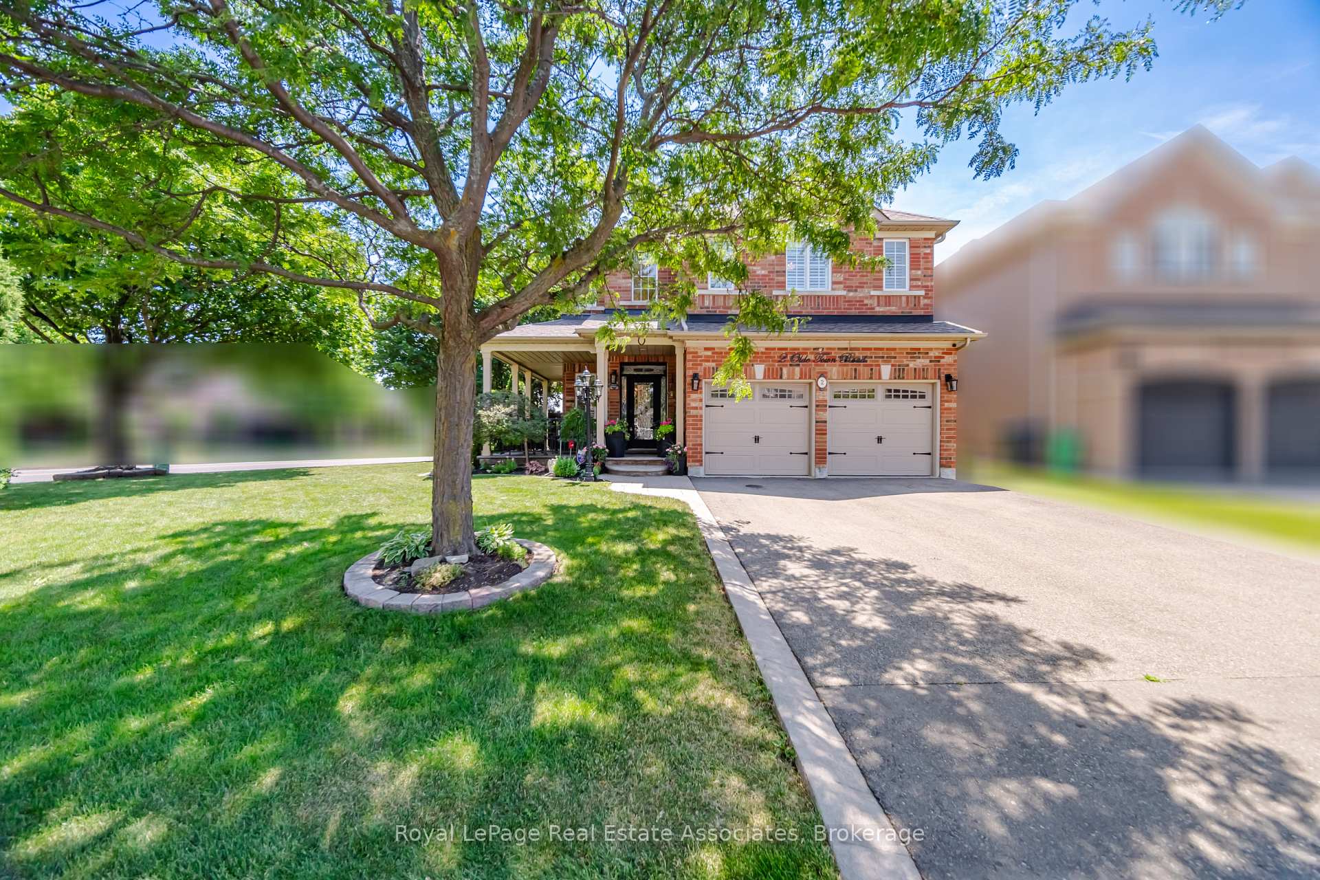 Photo 3 of 2 Olde Town Road, Brampton, Fletcher's Creek Village — HOMEH