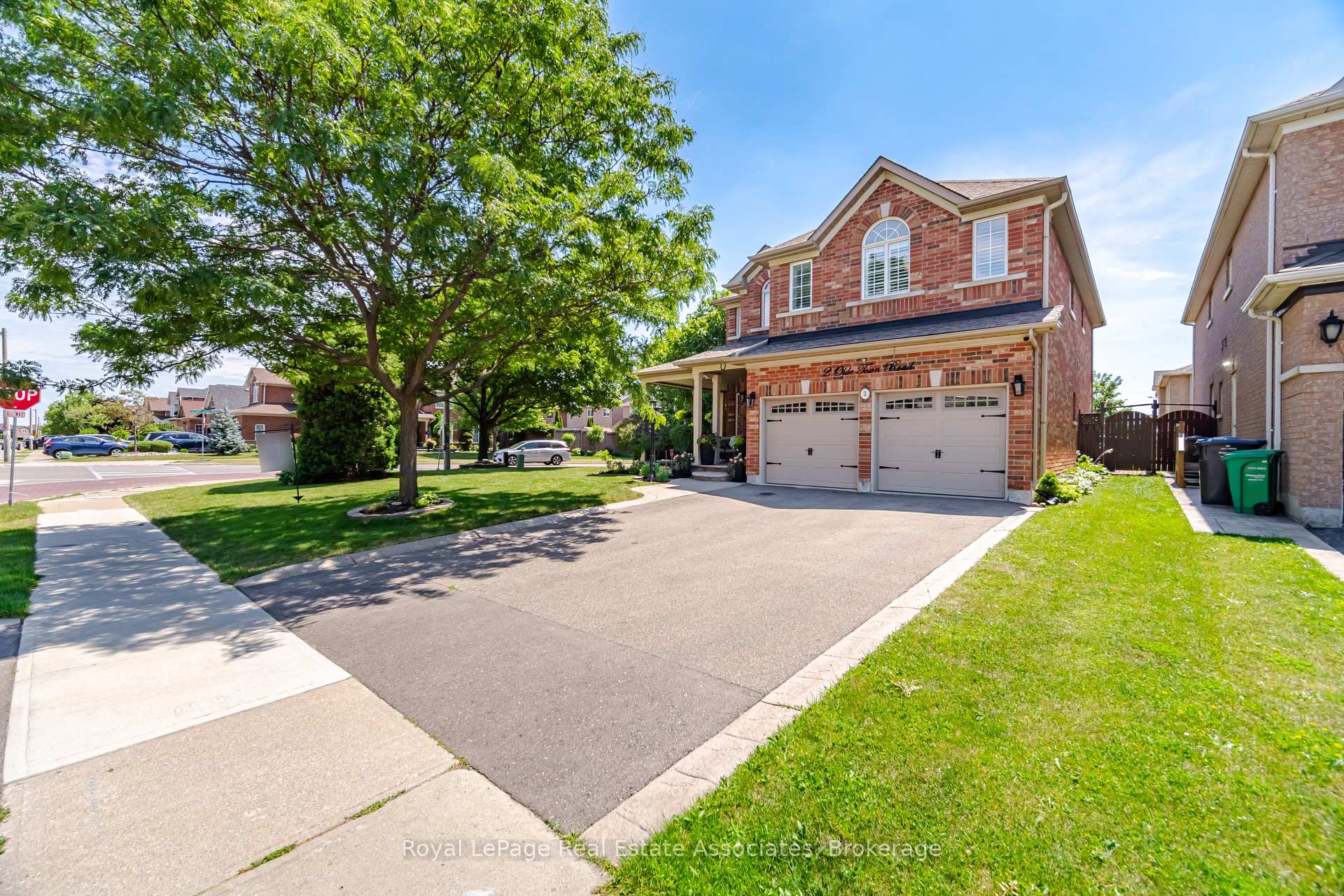 Photo 4 of 2 Olde Town Road, Brampton, Fletcher's Creek Village — HOMEH