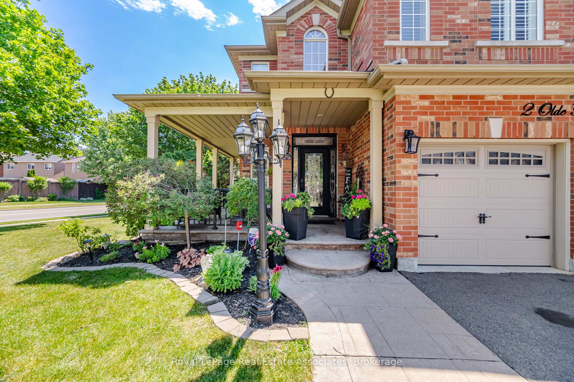 Photo 6 of 2 Olde Town Road, Brampton, Fletcher's Creek Village — HOMEH