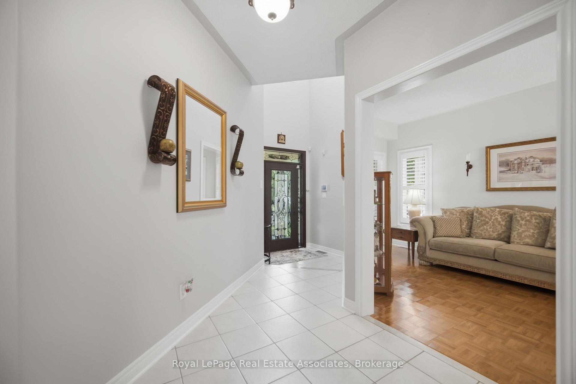 Photo 10 of 2 Olde Town Road, Brampton, Fletcher's Creek Village — HOMEH