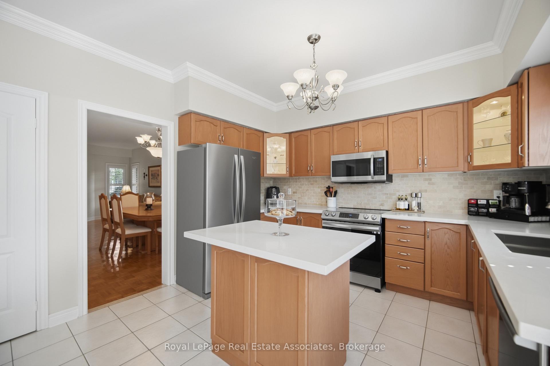 Photo 14 of 2 Olde Town Road, Brampton, Fletcher's Creek Village — HOMEH