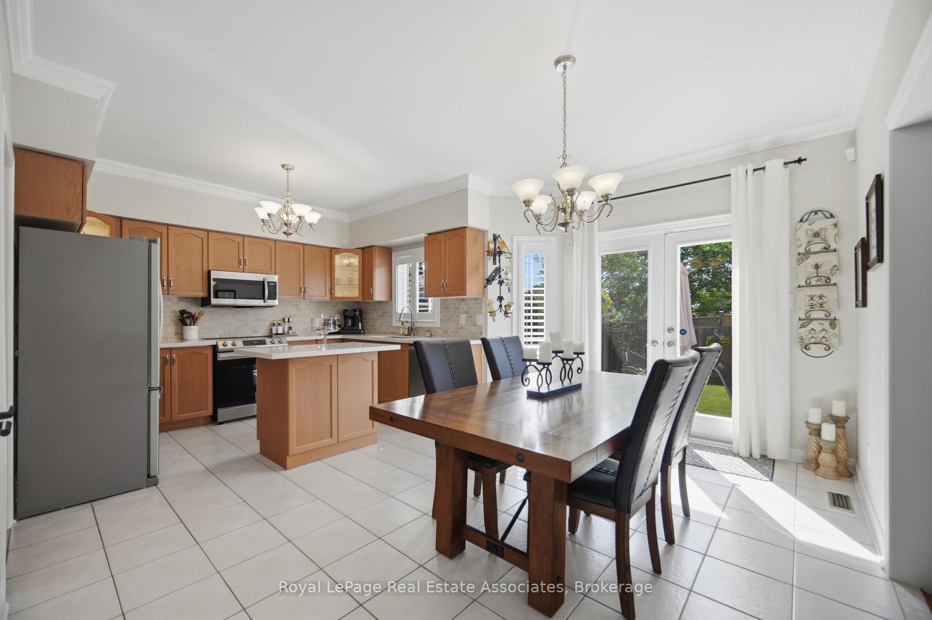 Photo 16 of 2 Olde Town Road, Brampton, Fletcher's Creek Village — HOMEH