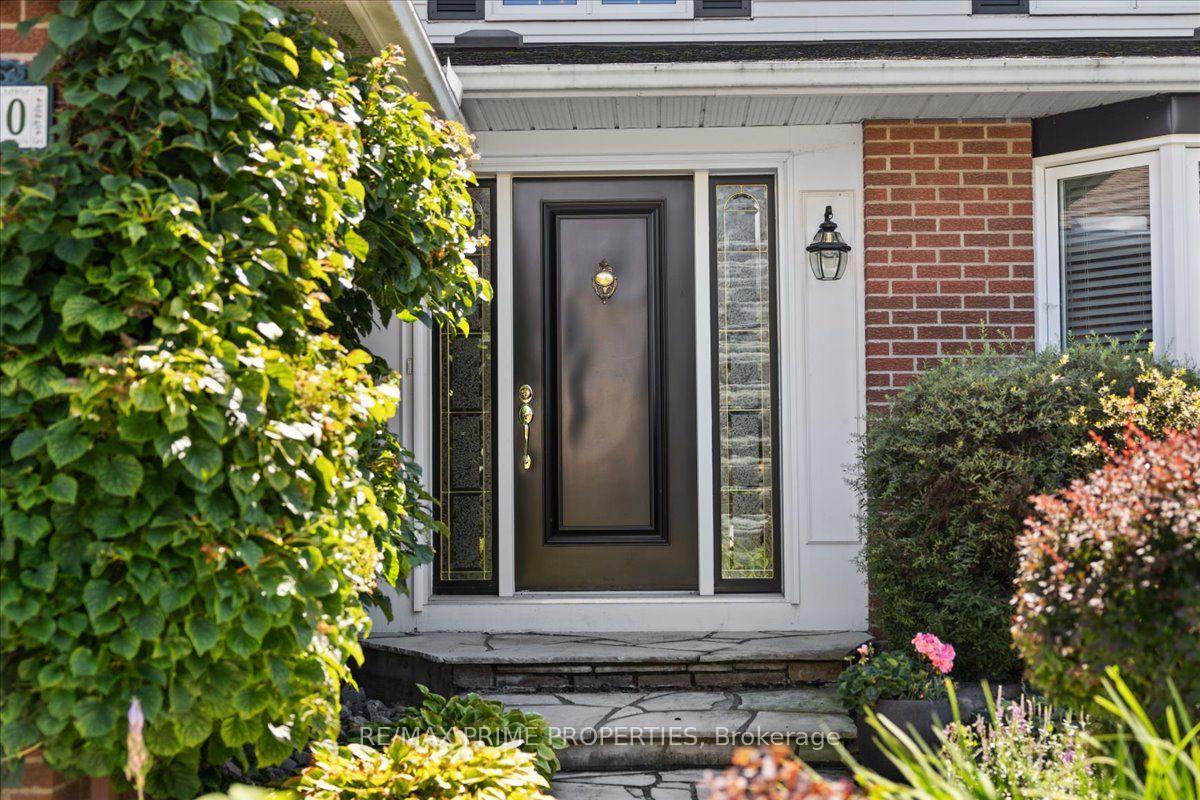 Photo 2 of 1020 Driftwood Crescent, Ottawa, Convent Glen — HOMEH