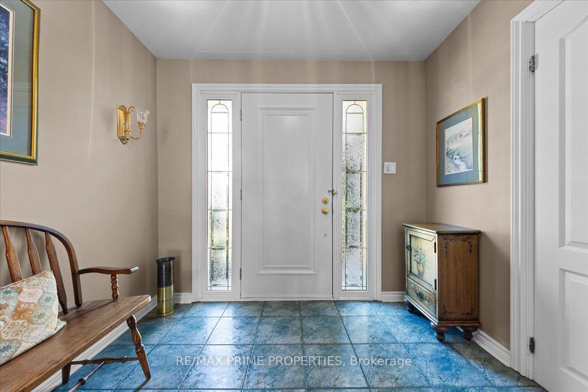Photo 3 of 1020 Driftwood Crescent, Ottawa, Convent Glen — HOMEH