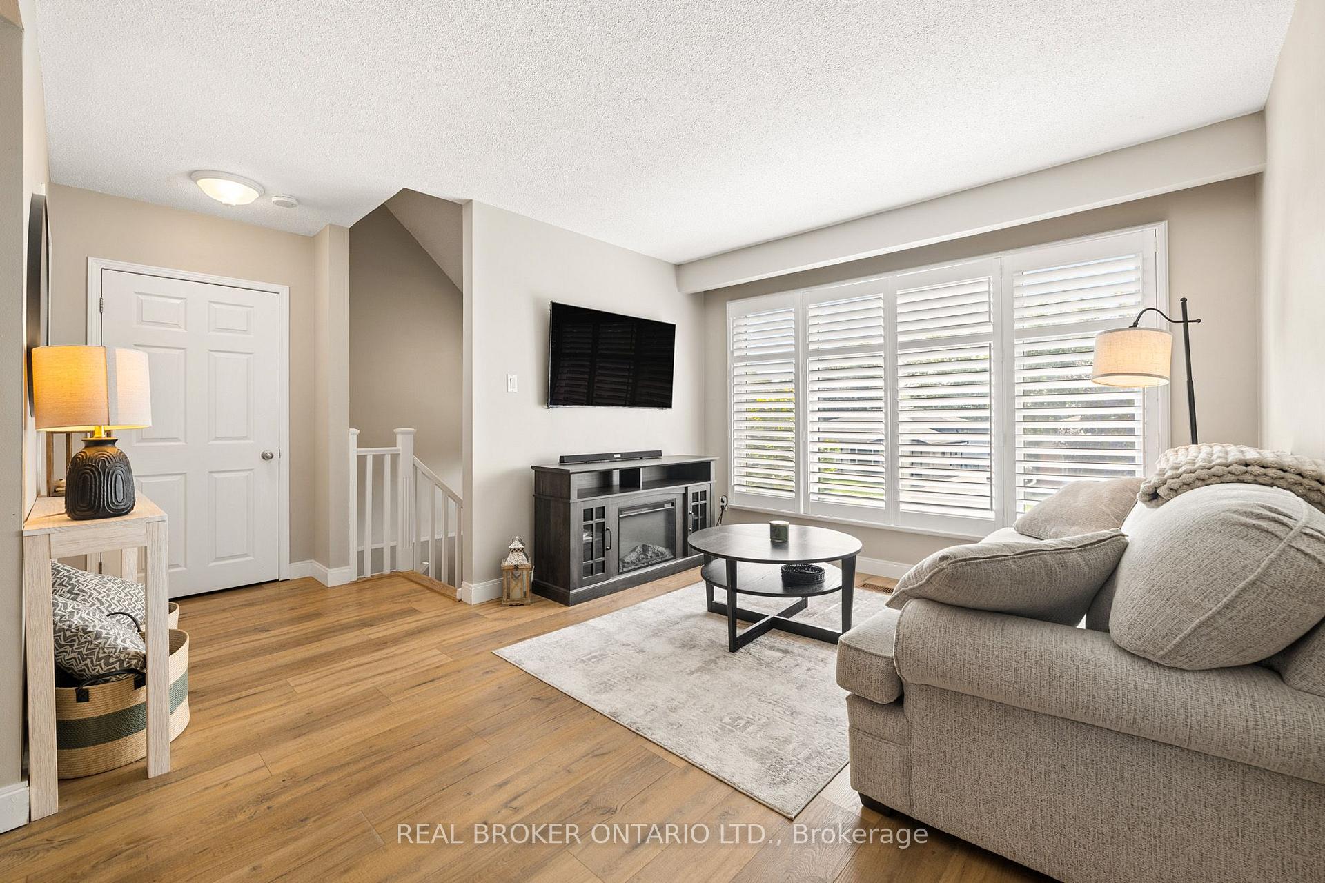 Photo 10 of 27 Nickolas Crescent, Cambridge, Silver Heights — HOMEH