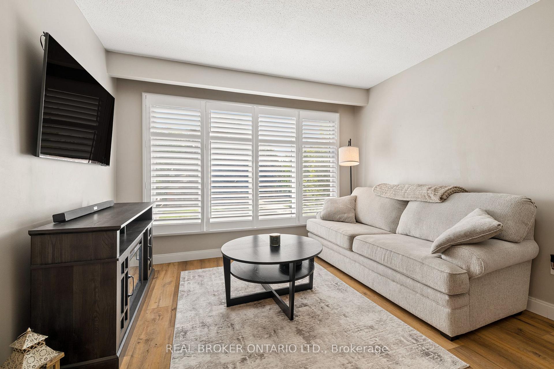 Photo 11 of 27 Nickolas Crescent, Cambridge, Silver Heights — HOMEH